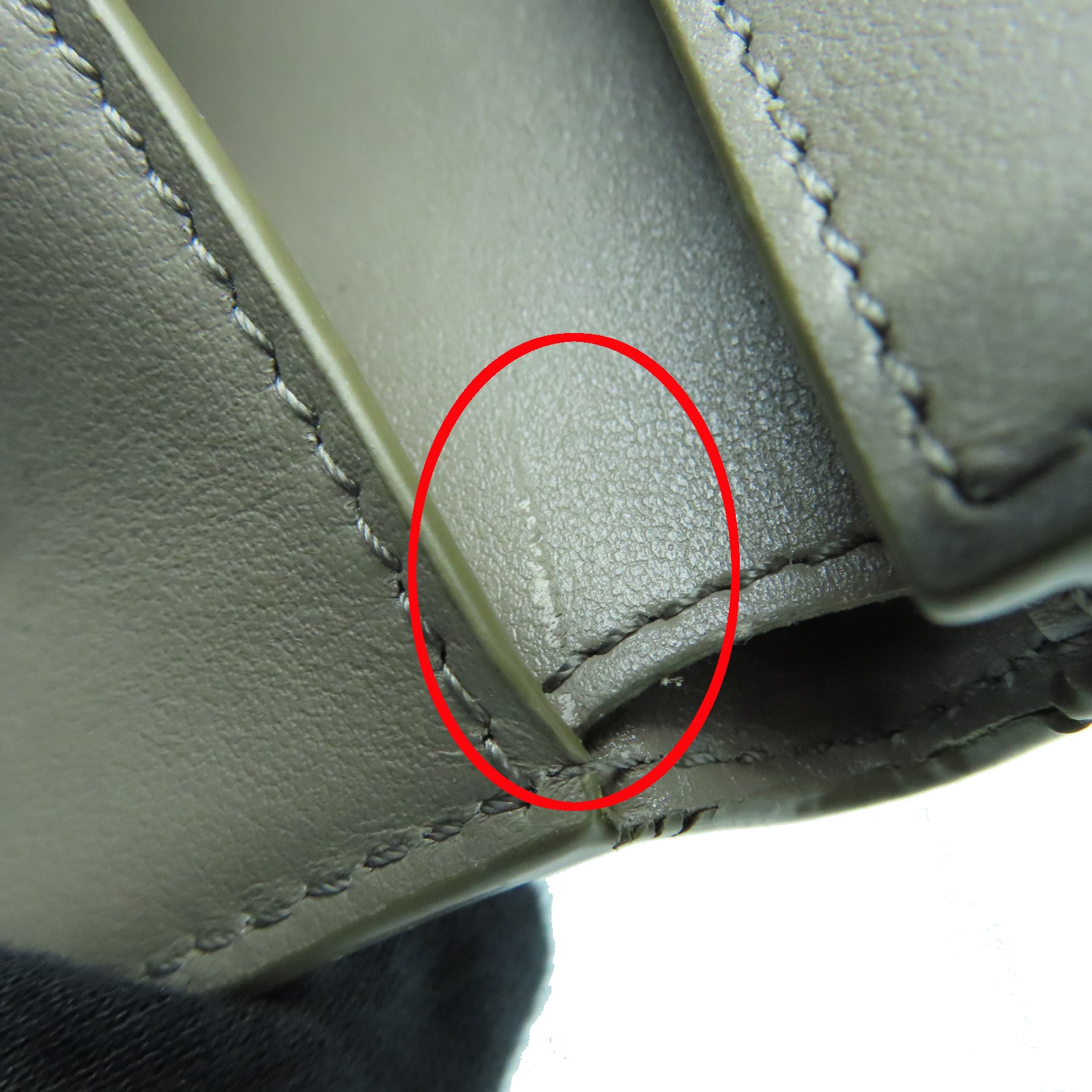 CELINE 牛皮皮革Medium Strap Wallet金扣钱包灰色