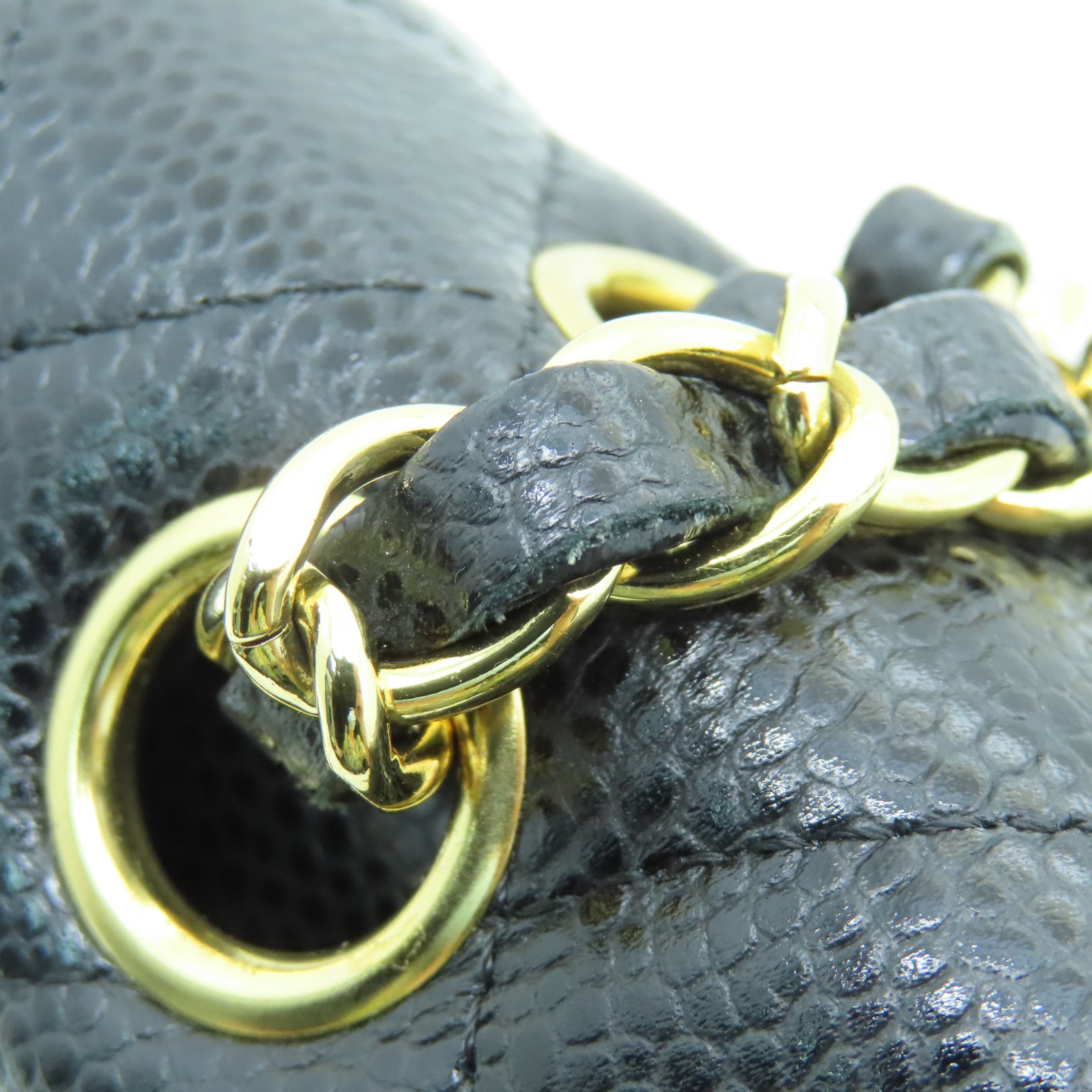 CHANEL 菱格Caviar皮革Classic金扣鏈帶肩背袋黑色
