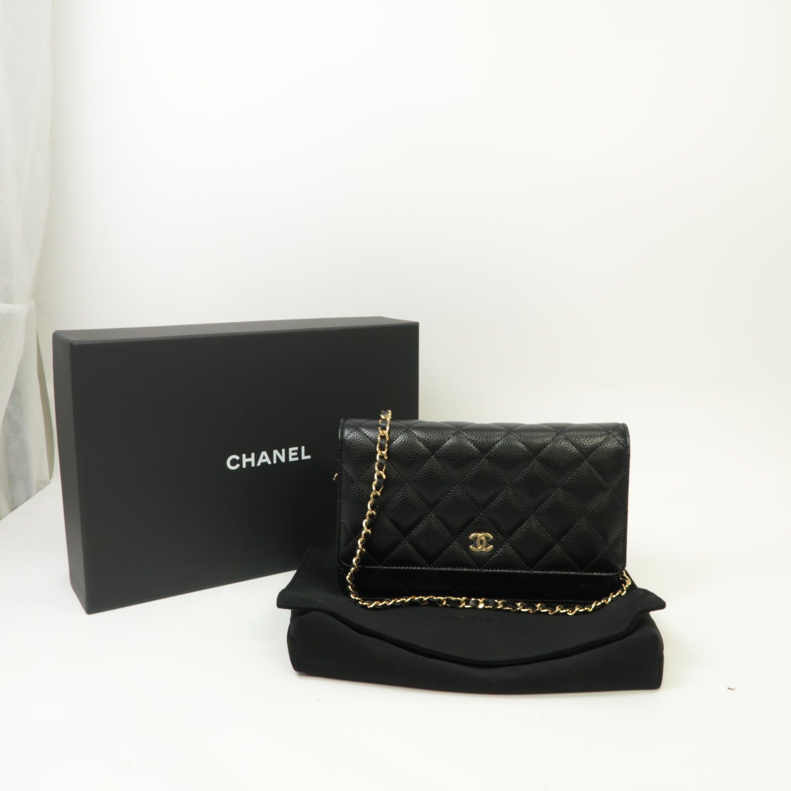 CHANEL Caviar皮革WOC Shoulder Bag金扣鏈帶肩背袋黒色