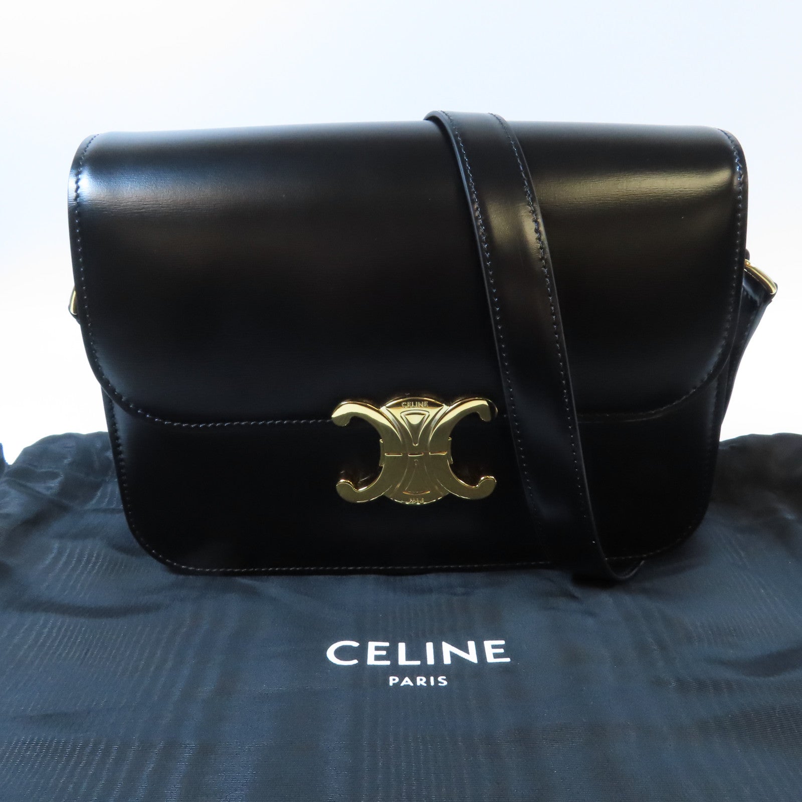 CELINE 牛皮皮革Triomphe金扣肩背袋黑色