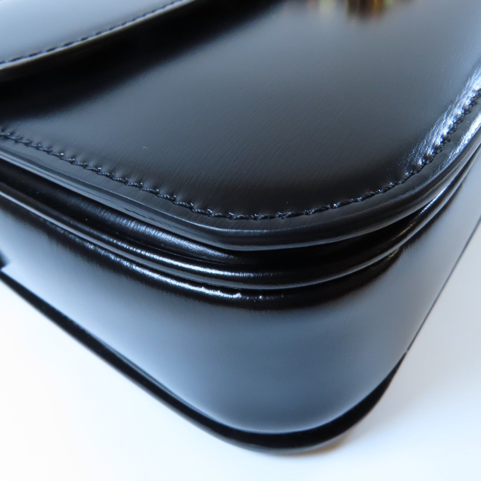 CELINE 牛皮皮革Triomphe金扣肩背袋黑色