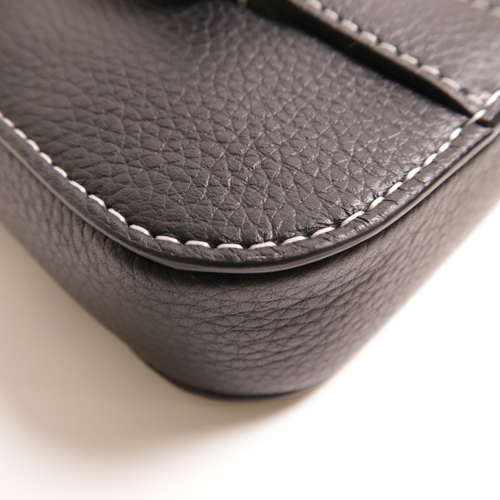 Dior 牛皮皮革Vertical Pouch With Strap銀扣肩背袋黑色