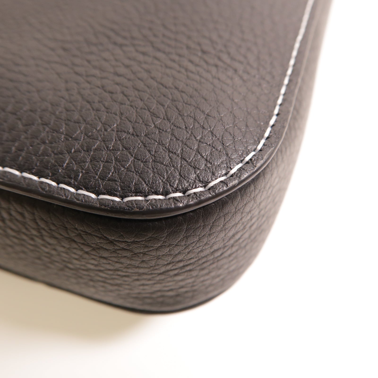 Dior 牛皮皮革Vertical Pouch With Strap銀扣肩背袋黑色