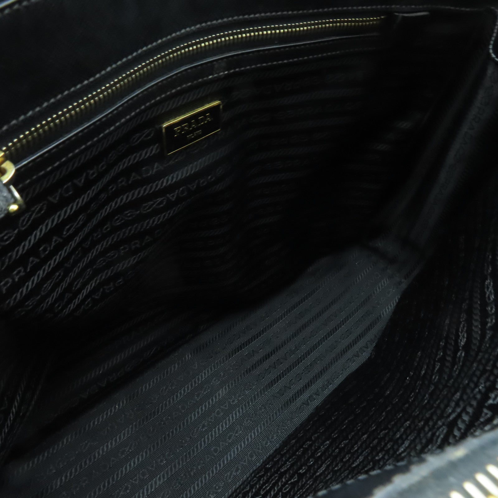 PRADA 牛皮皮革Galleria Handbag金扣手挽袋黑色