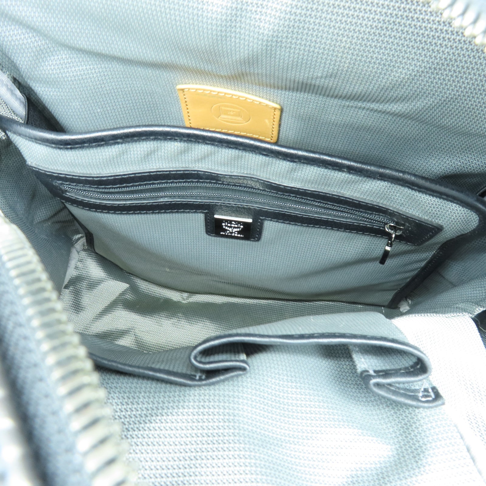 MCM 牛皮皮革Backpack背包黑色/灰色