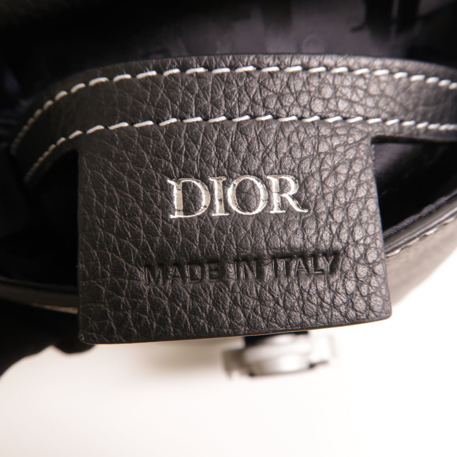 Dior 牛皮皮革Vertical Pouch With Strap銀扣肩背袋黑色