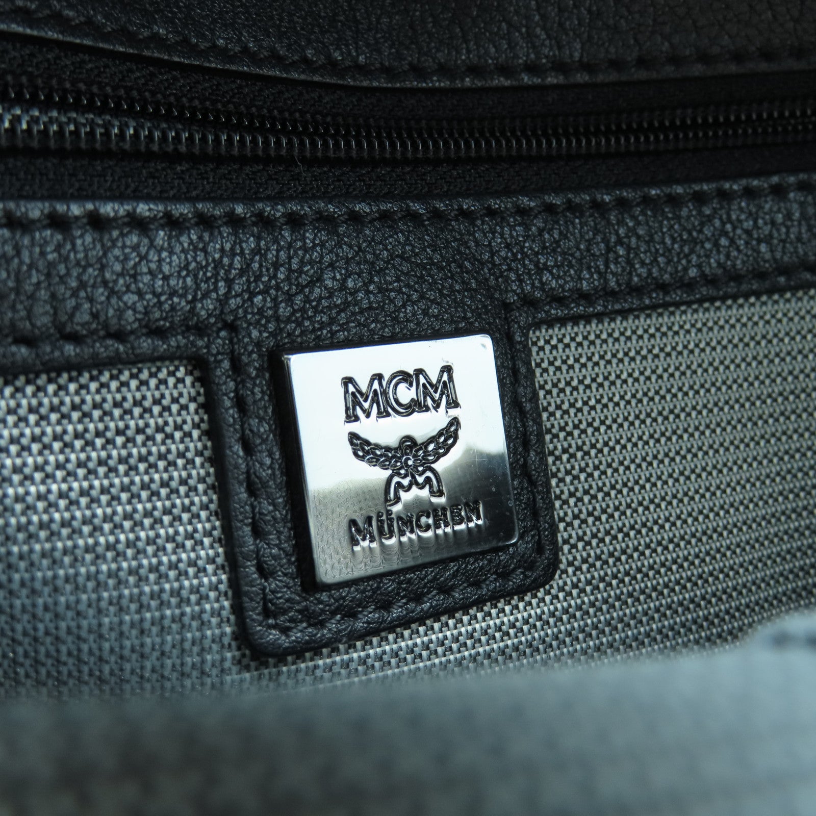 MCM 牛皮皮革Backpack背包黑色/灰色