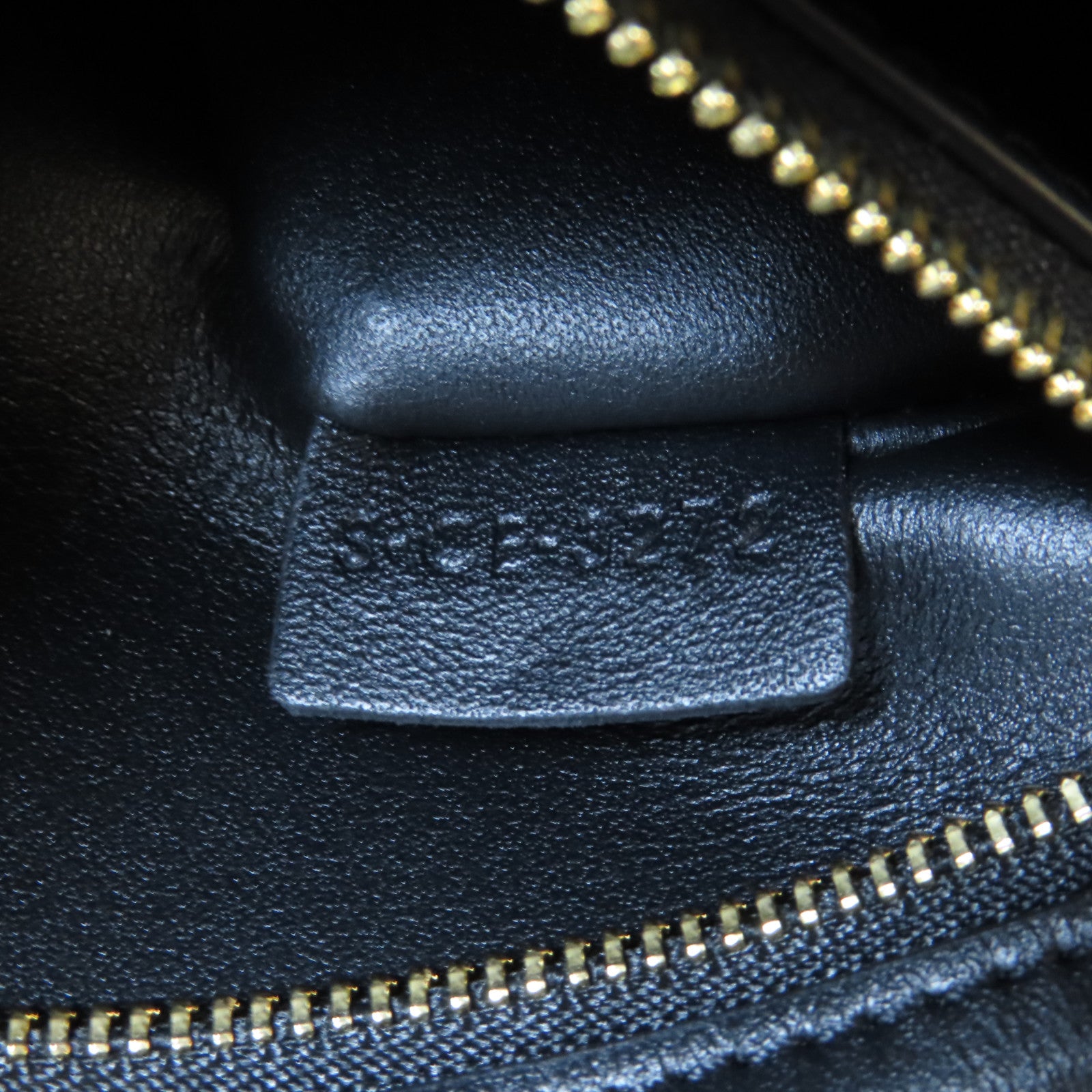 CELINE 牛皮皮革Triomphe金扣肩背袋黑色