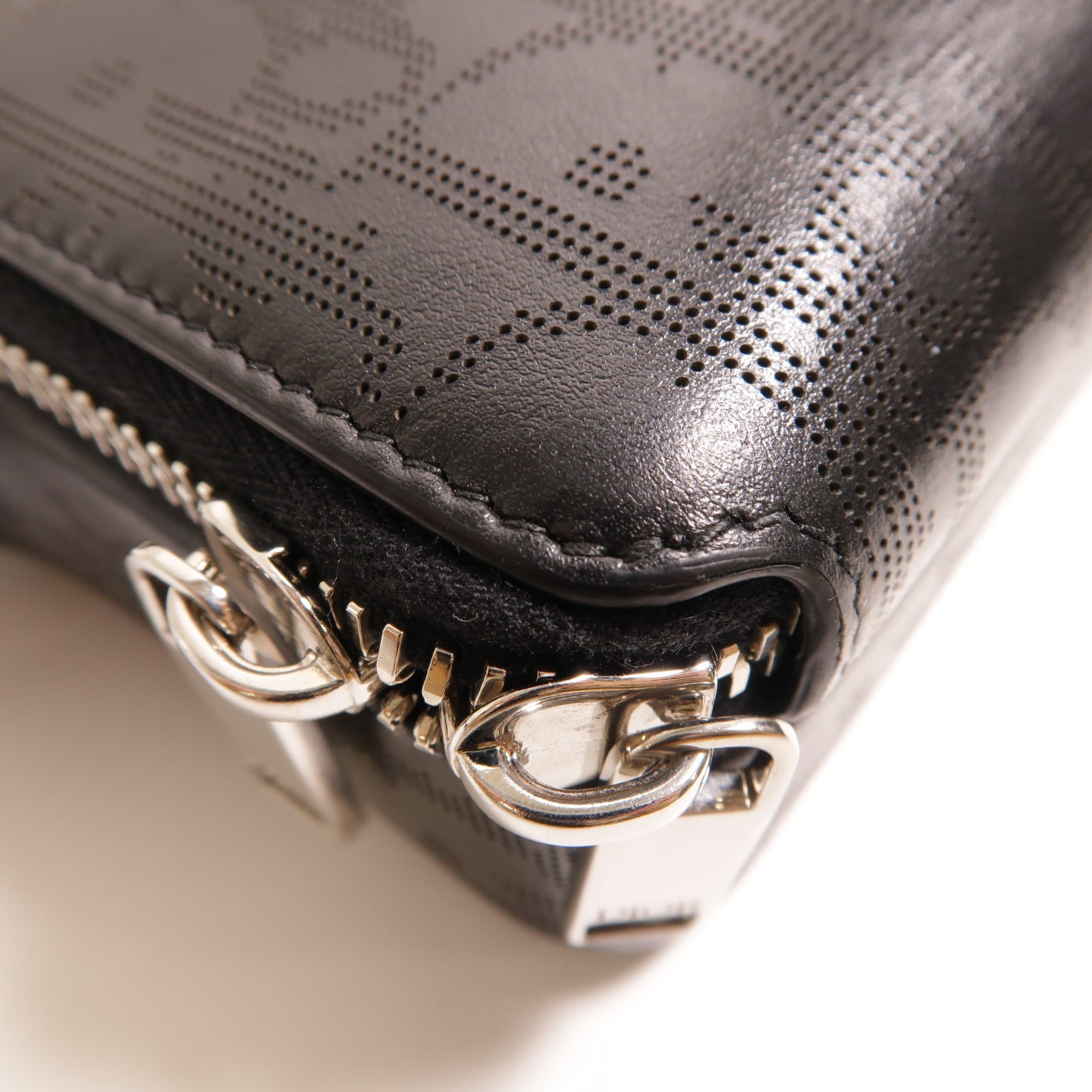 Dior 牛皮皮革Wallet Pouch With Strap銀扣肩背袋黑色