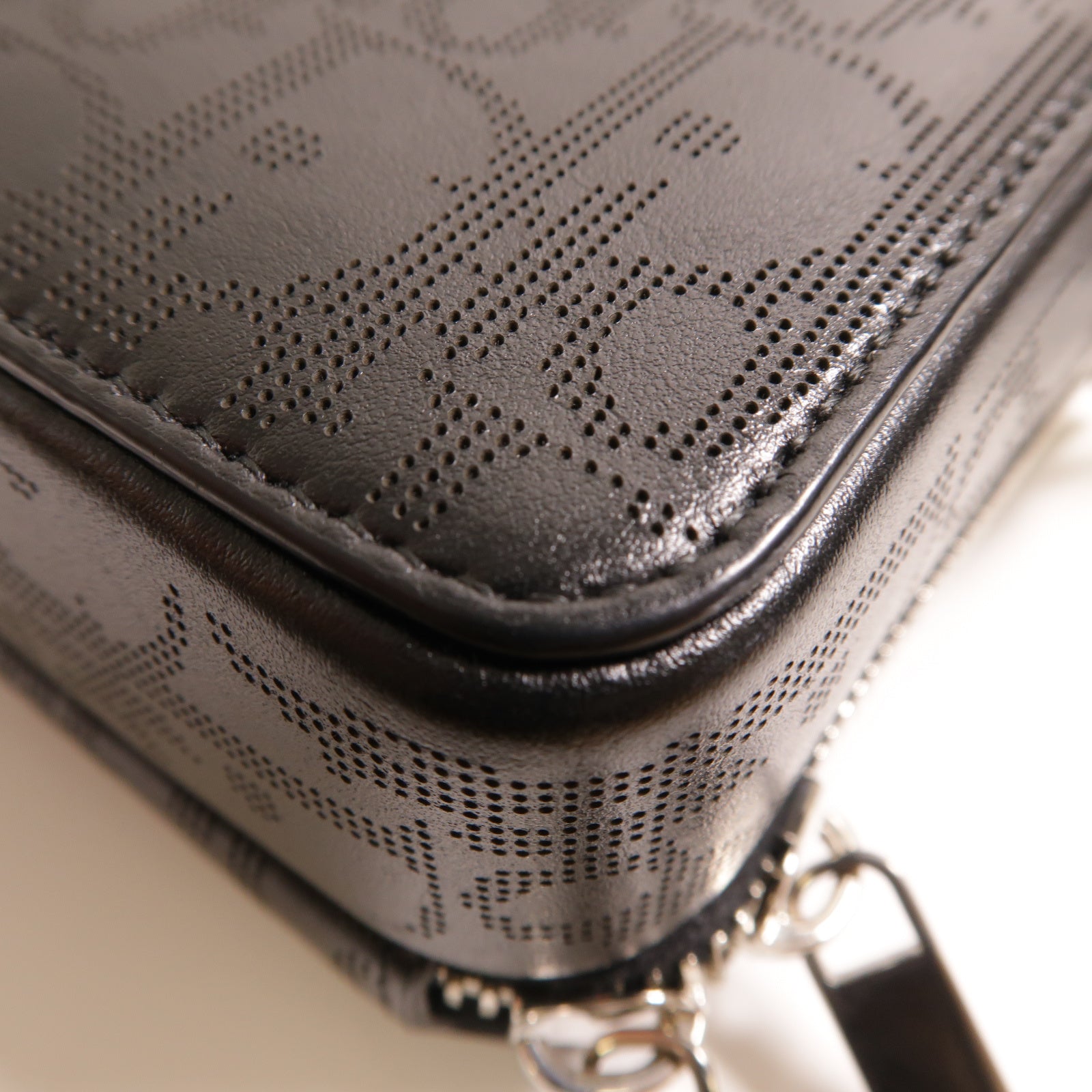Dior 牛皮皮革Wallet Pouch With Strap銀扣肩背袋黑色