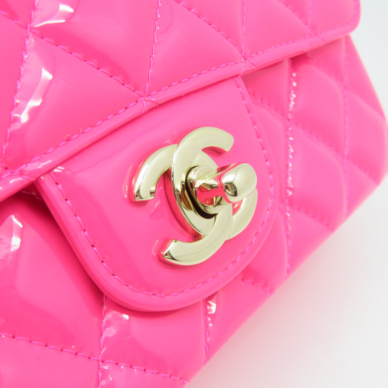 CHANEL 菱格漆皮皮革Chain Shoulder Bag金扣鏈帶肩背袋粉紅色