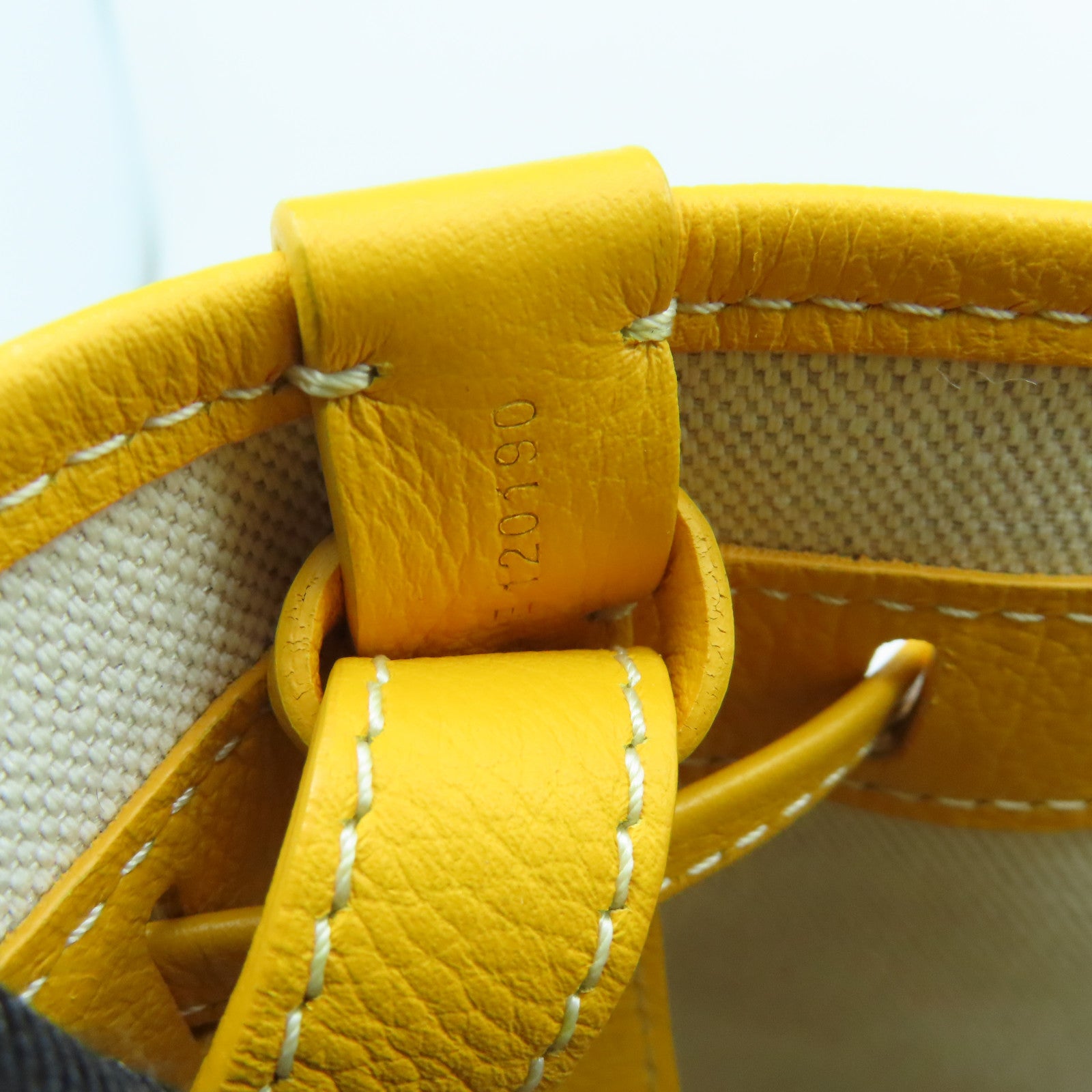 GOYARD 塗層帆布Petit Plot銀扣肩背袋黃色