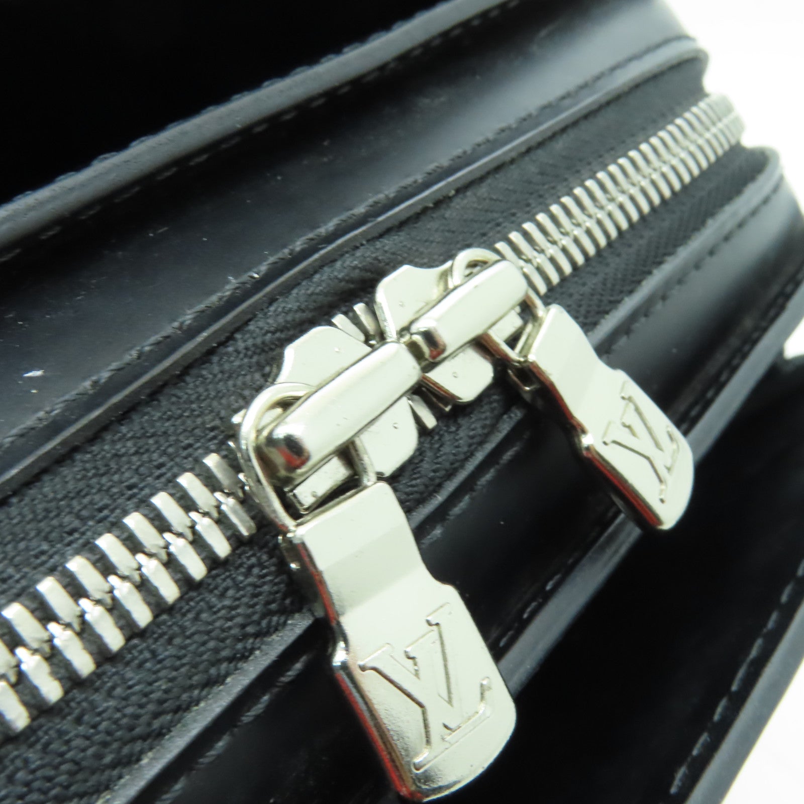 LOUIS VUITTON Epi Pont-Neuf銀扣手挽袋黑色