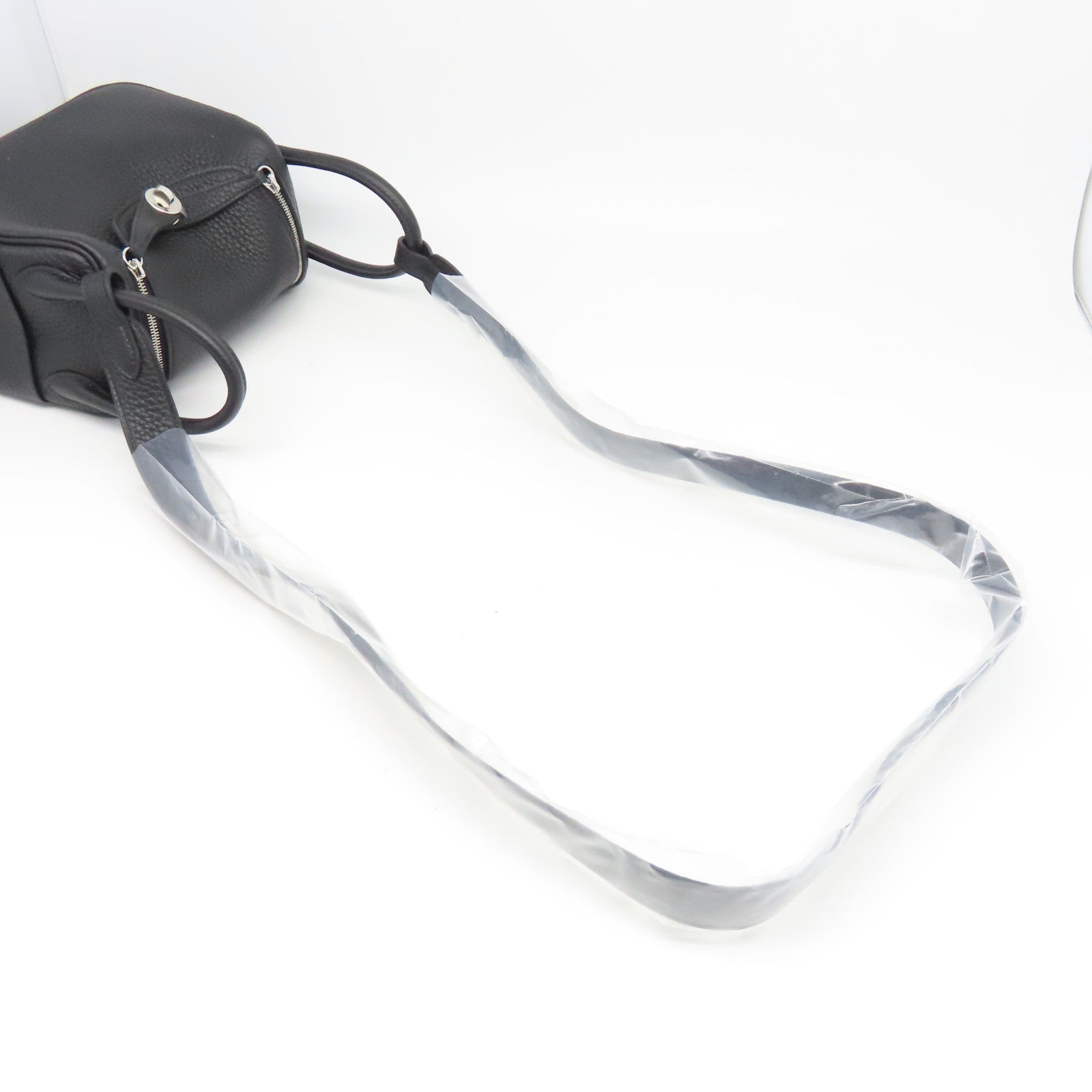 HERMES Taurillon Clemence皮革Mini Lindy銀扣手挽肩背兩用袋黑色