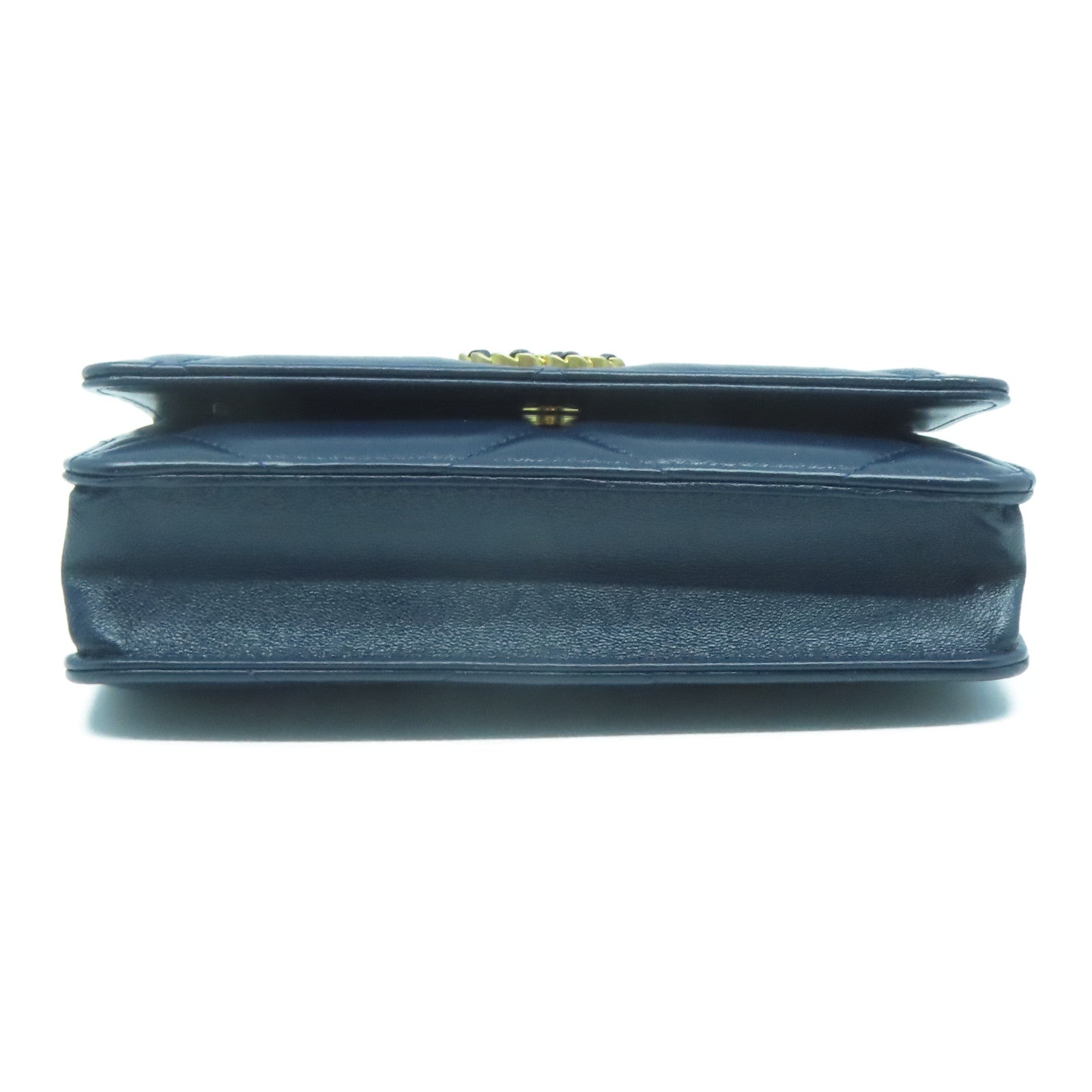 CHANEL 菱格羊皮皮革C19 WOC金扣/銀扣鏈帶肩背袋深藍色