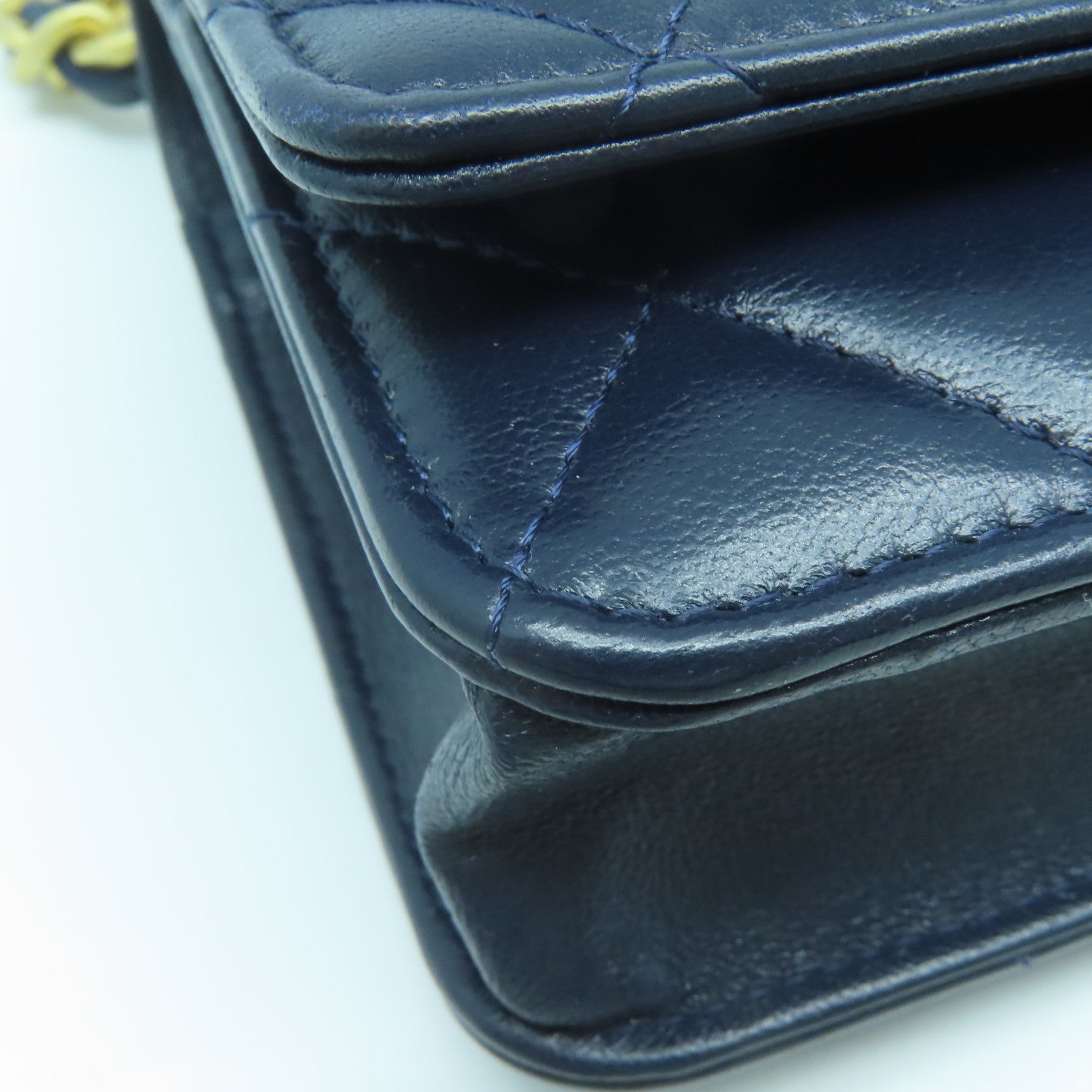 CHANEL 菱格羊皮皮革C19 WOC金扣/銀扣鏈帶肩背袋深藍色