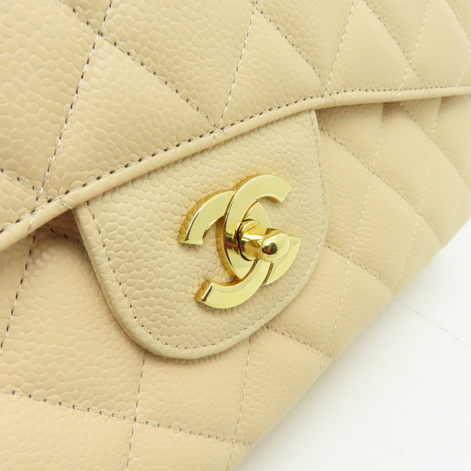CHANEL 菱格Caviar皮革Classic 30金扣鏈帶肩背袋米色