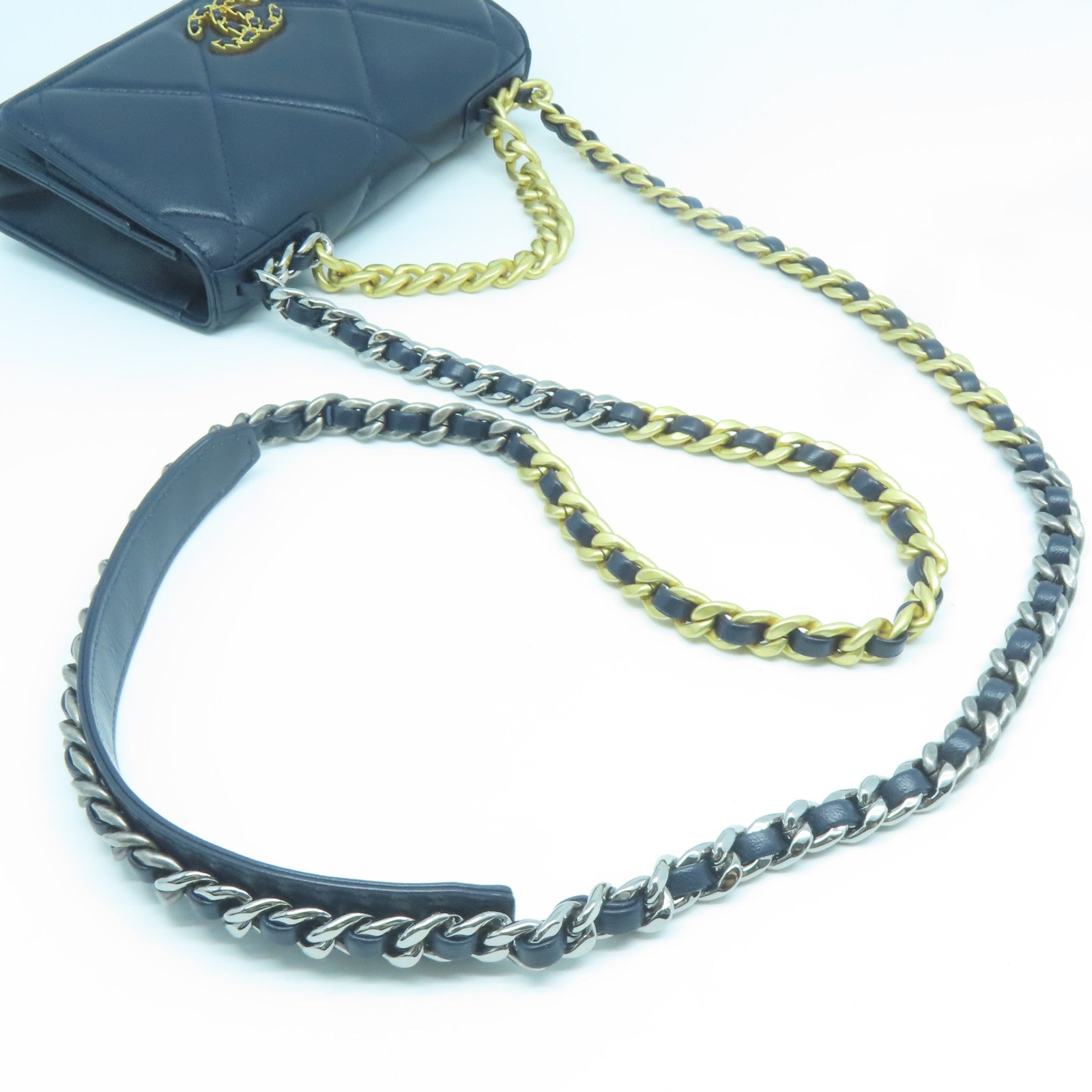 CHANEL 菱格羊皮皮革C19 WOC金扣/銀扣鏈帶肩背袋深藍色