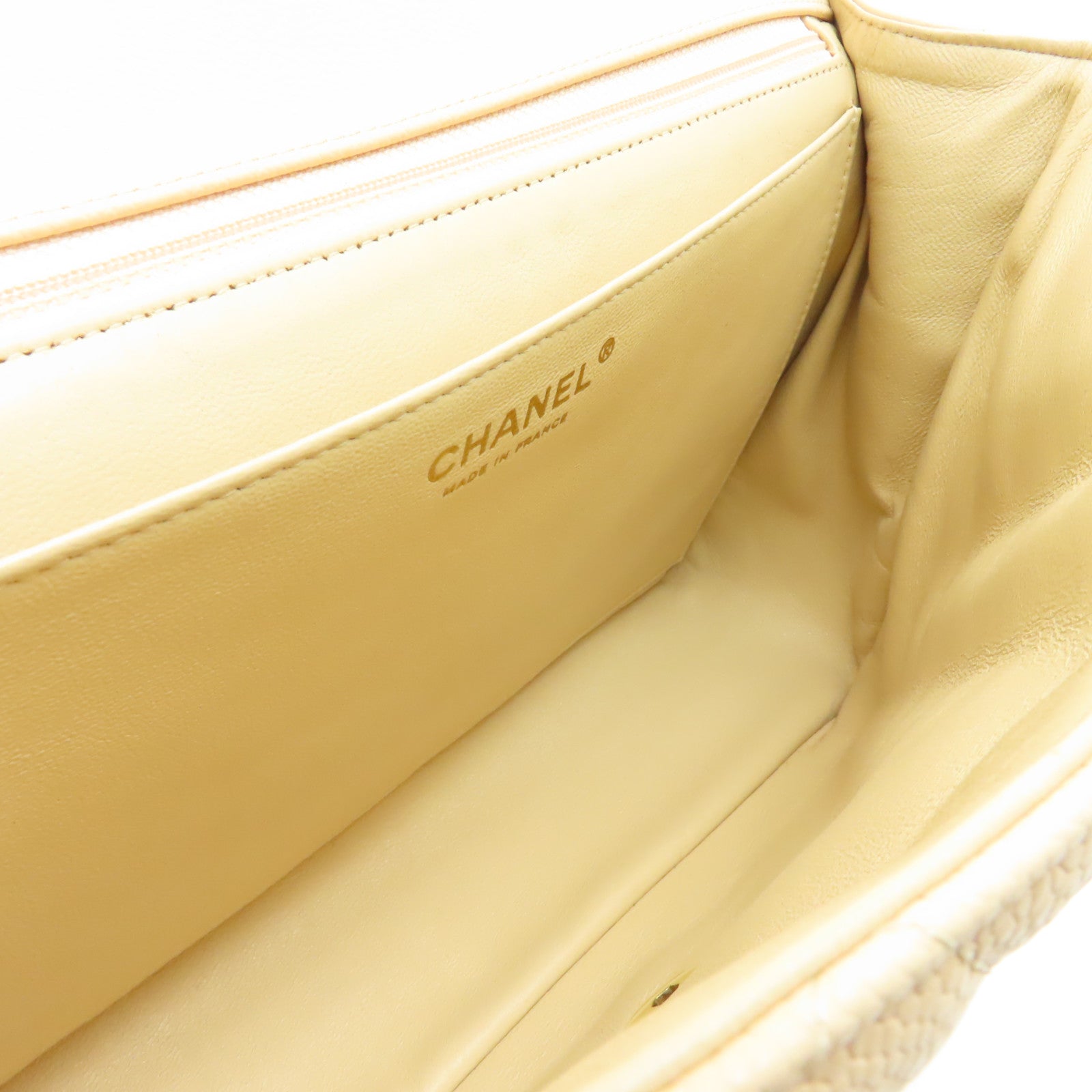 CHANEL 菱格Caviar皮革Classic 30金扣鏈帶肩背袋米色