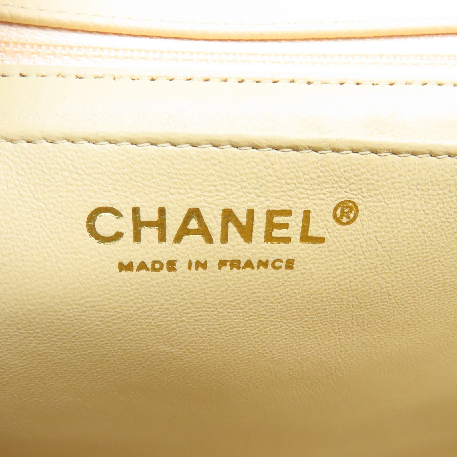 CHANEL 菱格Caviar皮革Classic 30金扣鏈帶肩背袋米色