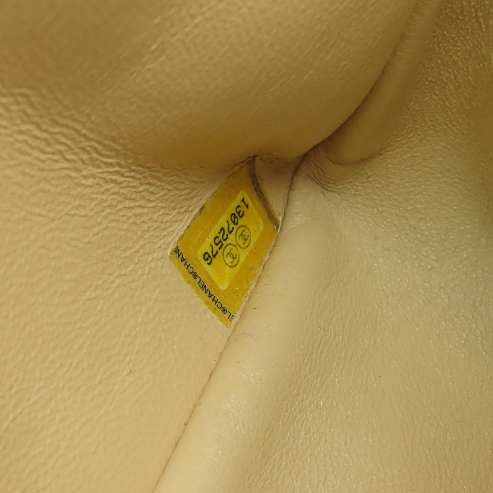 CHANEL 菱格Caviar皮革Classic 30金扣鏈帶肩背袋米色