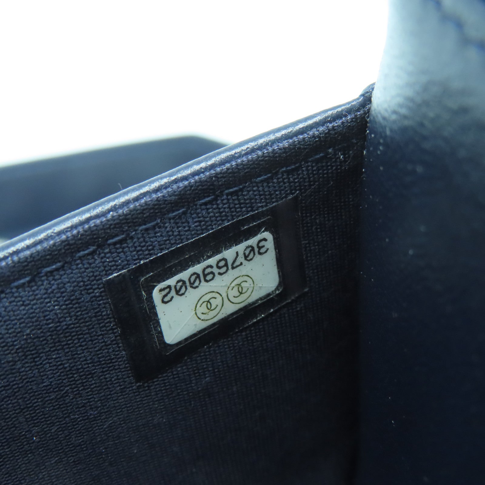 CHANEL 菱格羊皮皮革C19 WOC金扣/銀扣鏈帶肩背袋深藍色