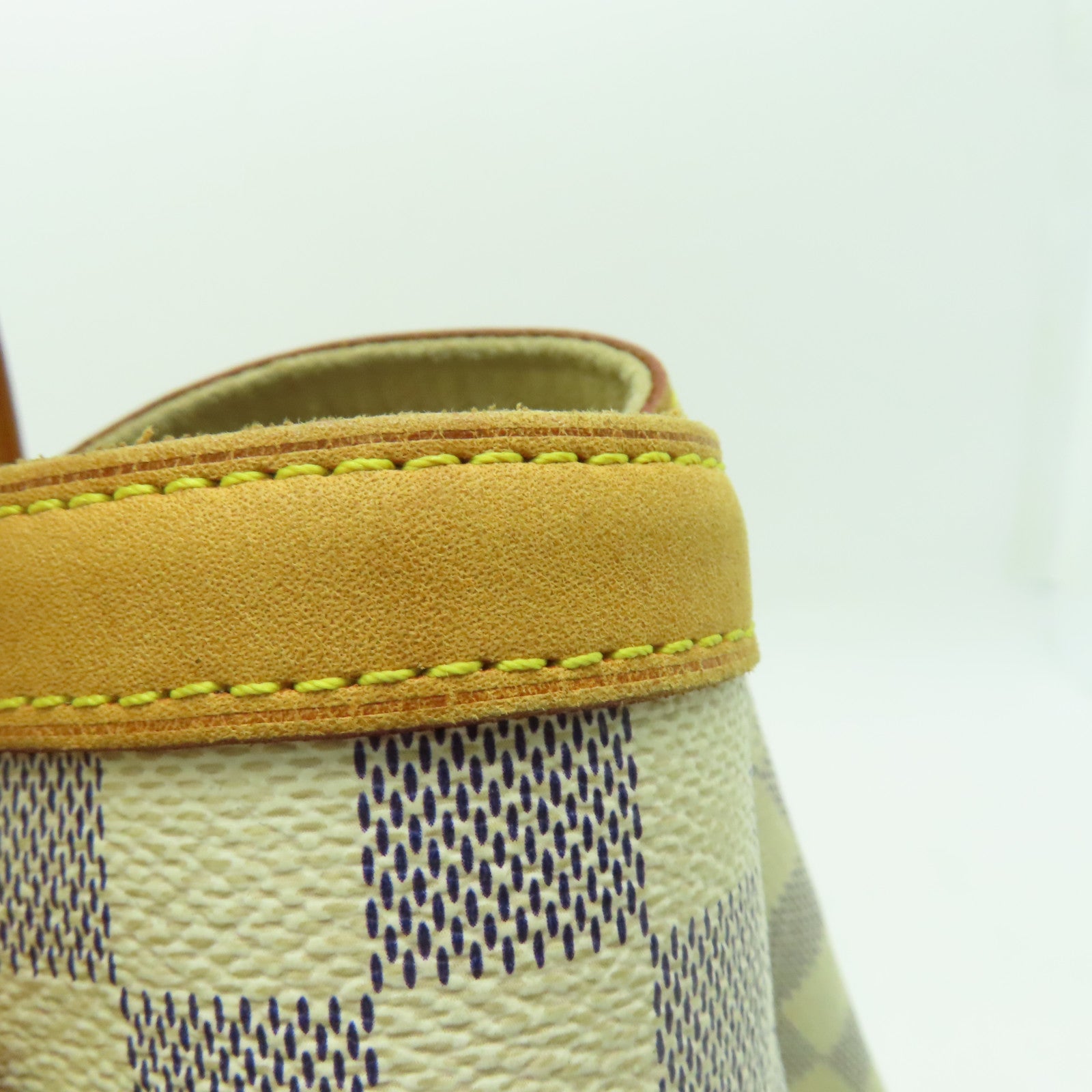 LOUIS VUITTON Damier Azur Hampstead MM金扣肩背袋白色