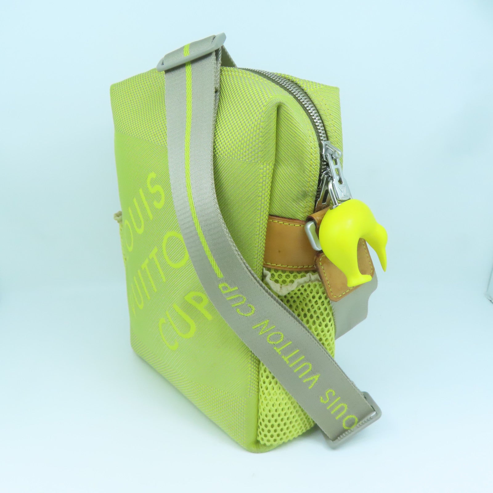 LOUIS VUITTON Damier Geant Cup Weatherly银扣肩背袋黄色