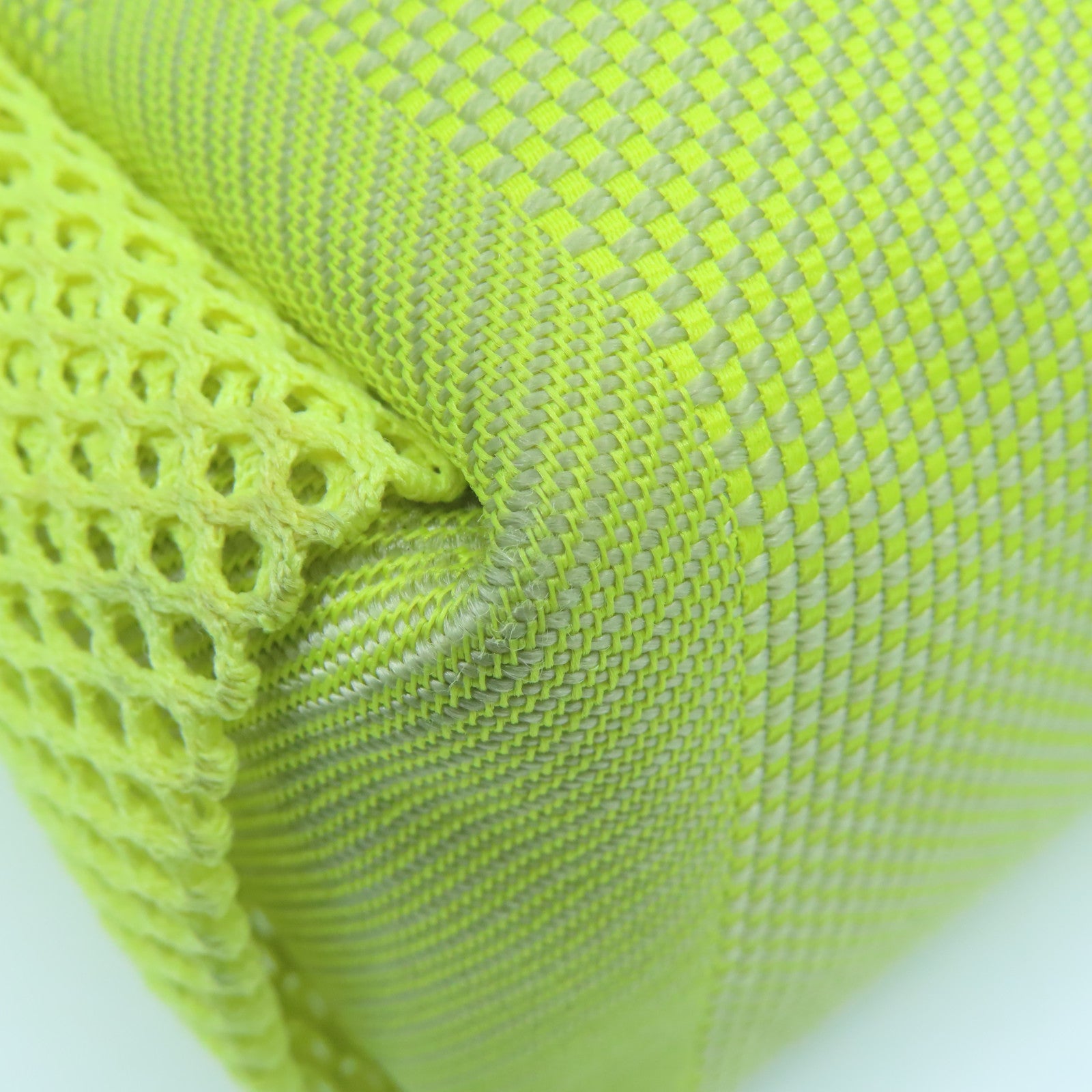LOUIS VUITTON Damier Geant Cup Weatherly银扣肩背袋黄色