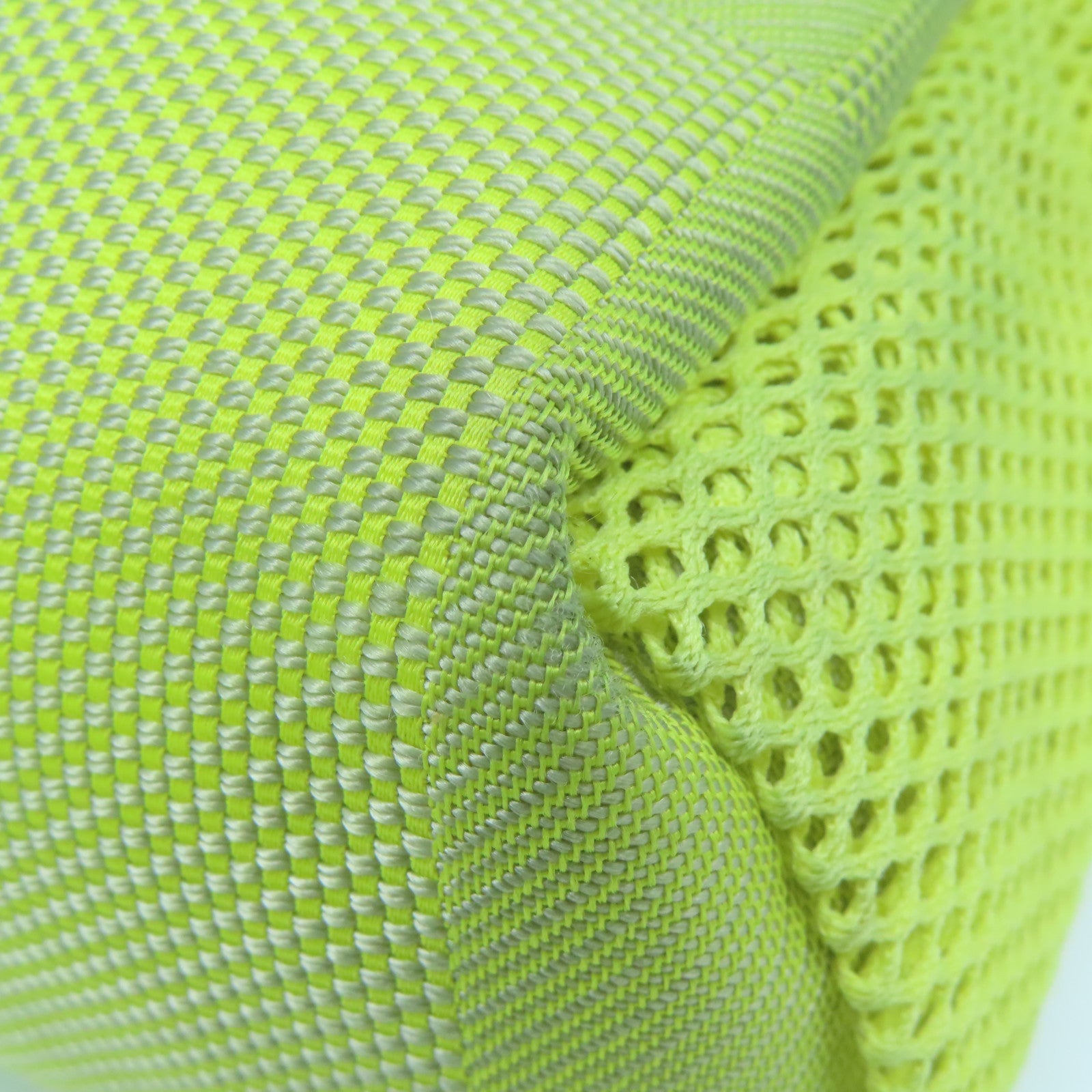 LOUIS VUITTON Damier Geant Cup Weatherly银扣肩背袋黄色