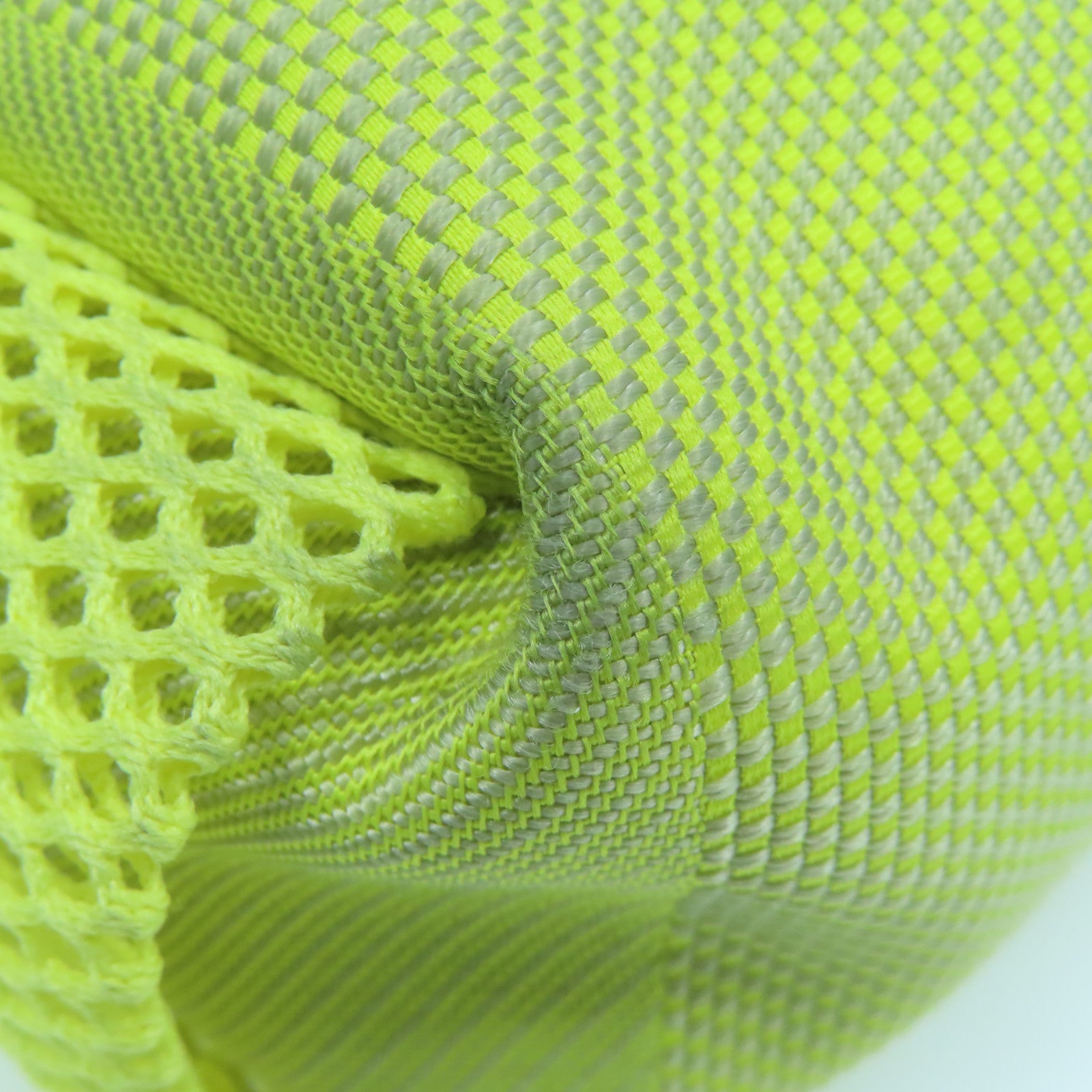 LOUIS VUITTON Damier Geant Cup Weatherly银扣肩背袋黄色