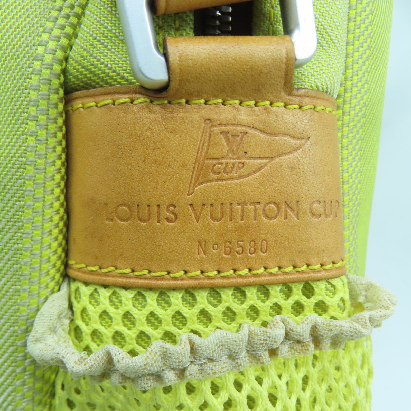 LOUIS VUITTON Damier Geant Cup Weatherly银扣肩背袋黄色