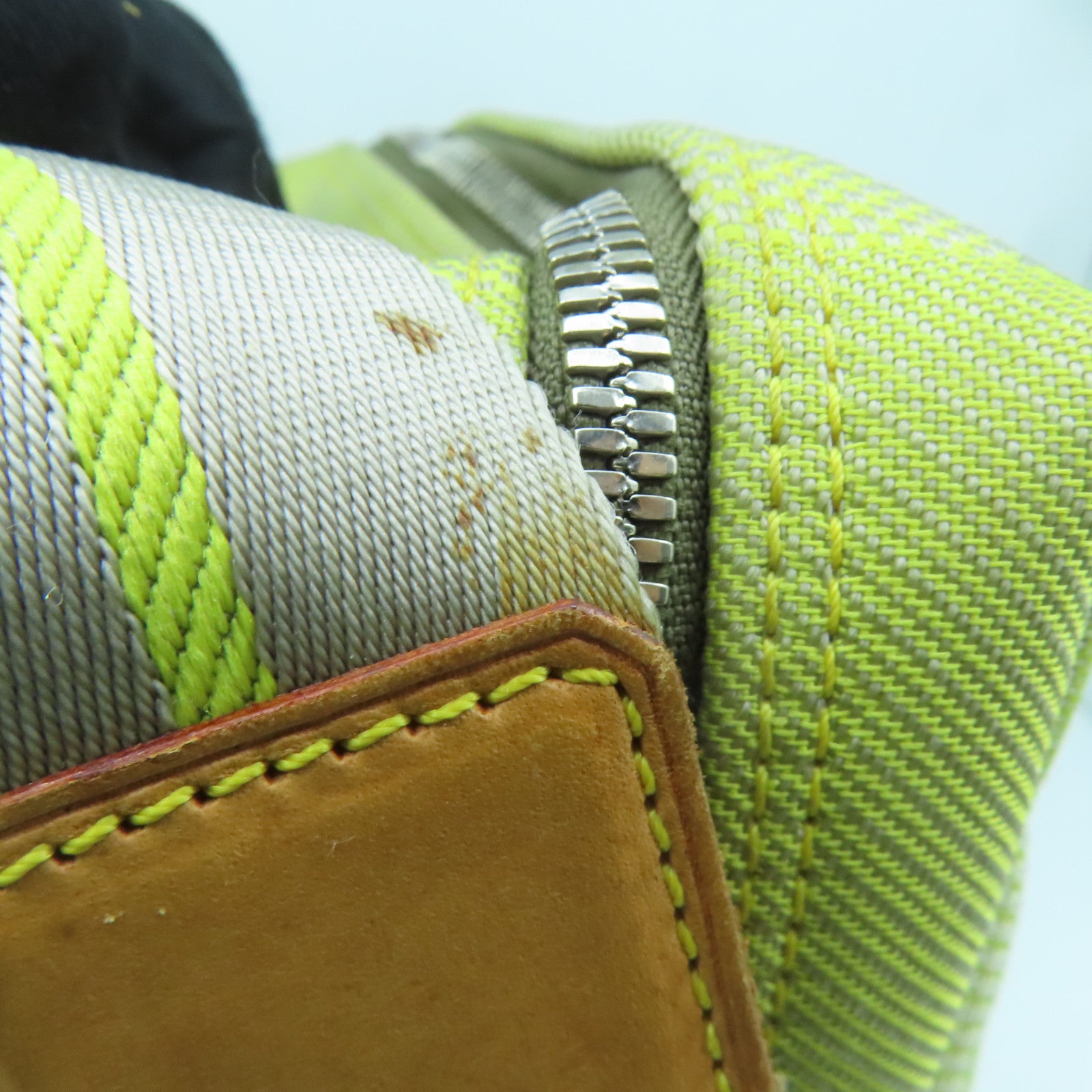 LOUIS VUITTON Damier Geant Cup Weatherly银扣肩背袋黄色