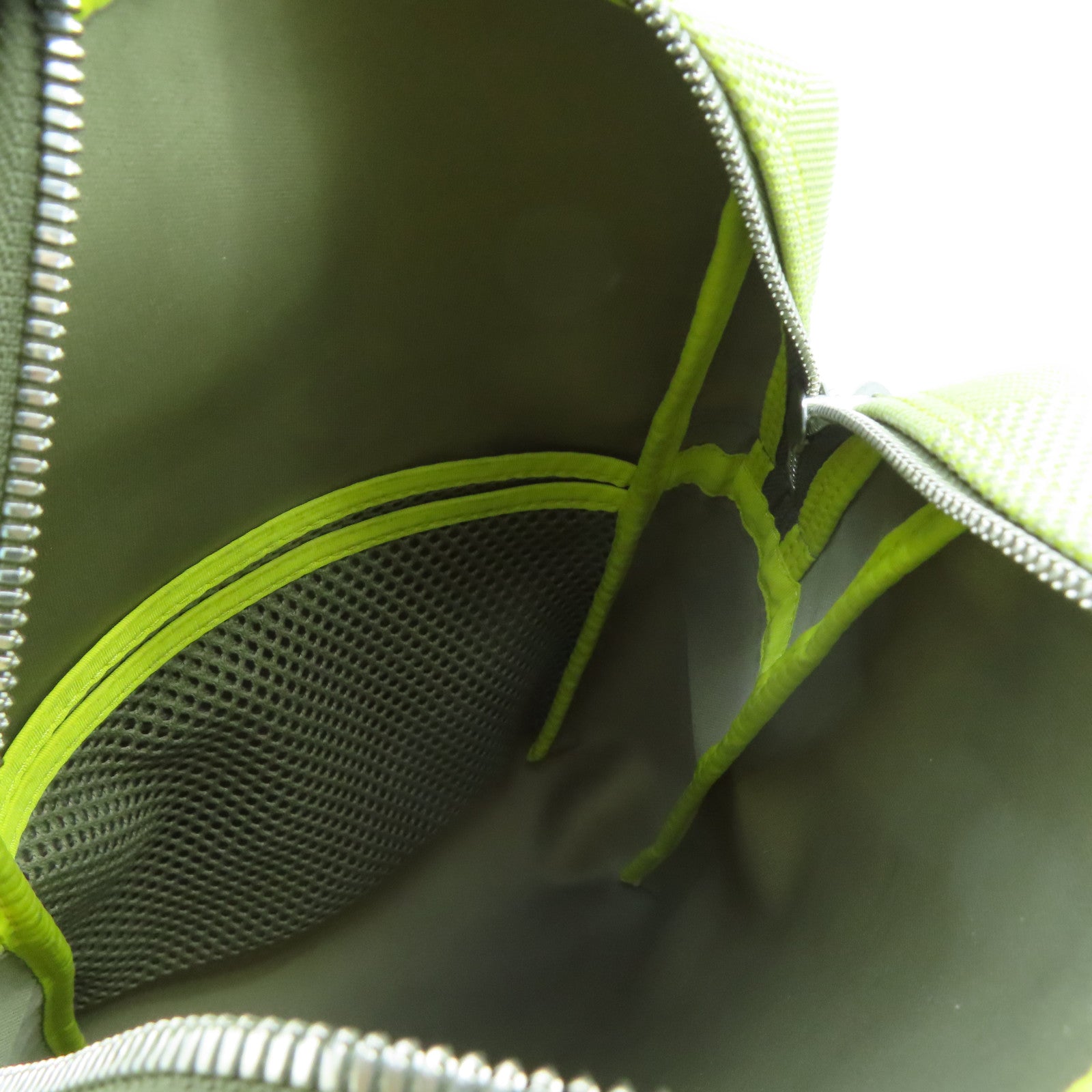 LOUIS VUITTON Damier Geant Cup Weatherly银扣肩背袋黄色