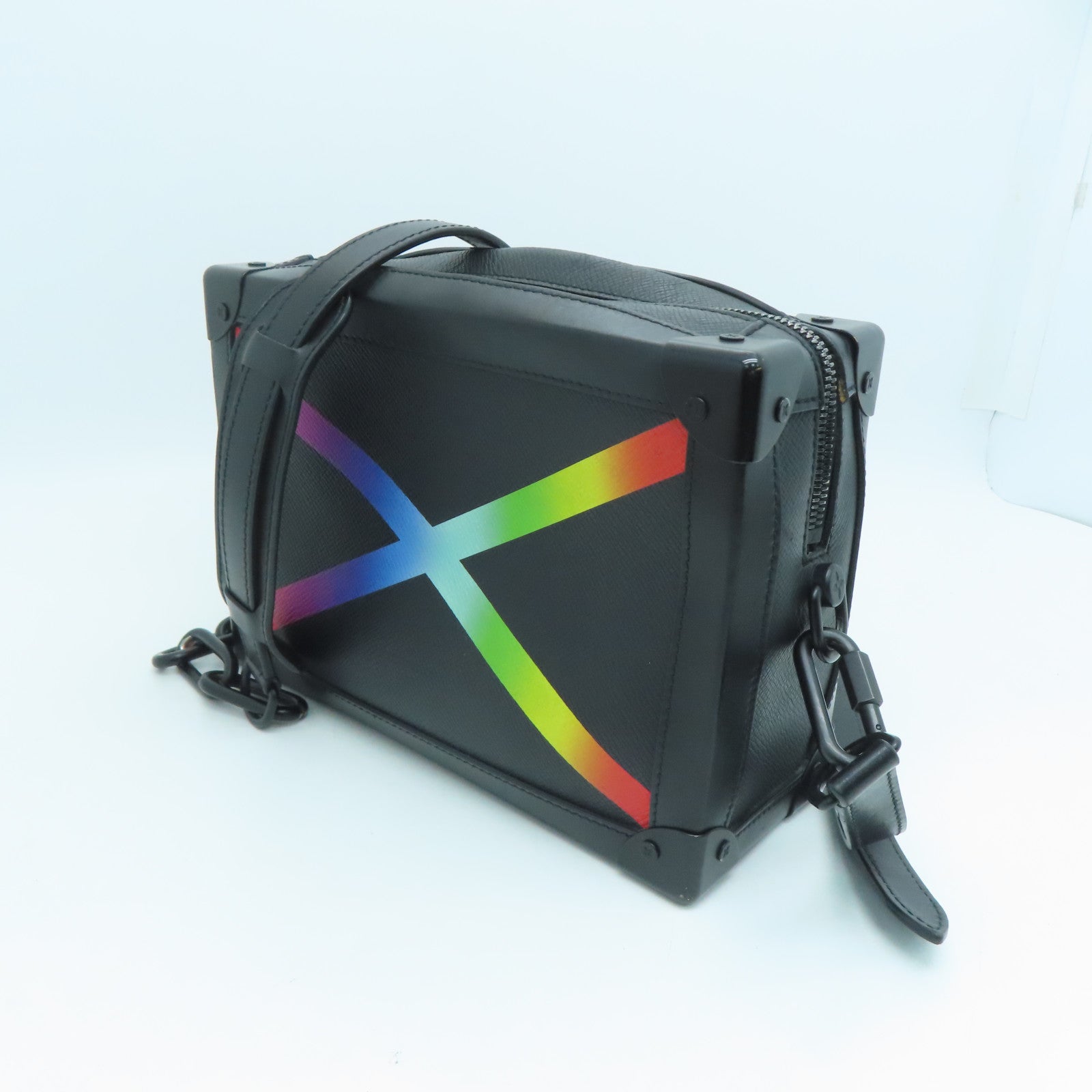 LOUIS VUITTON Taiga Soft Trunk肩背袋黑色