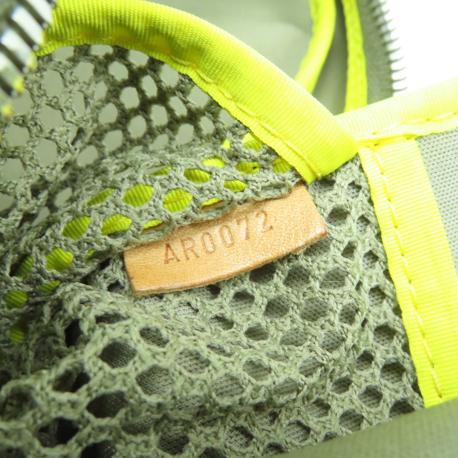 LOUIS VUITTON Damier Geant Cup Weatherly银扣肩背袋黄色