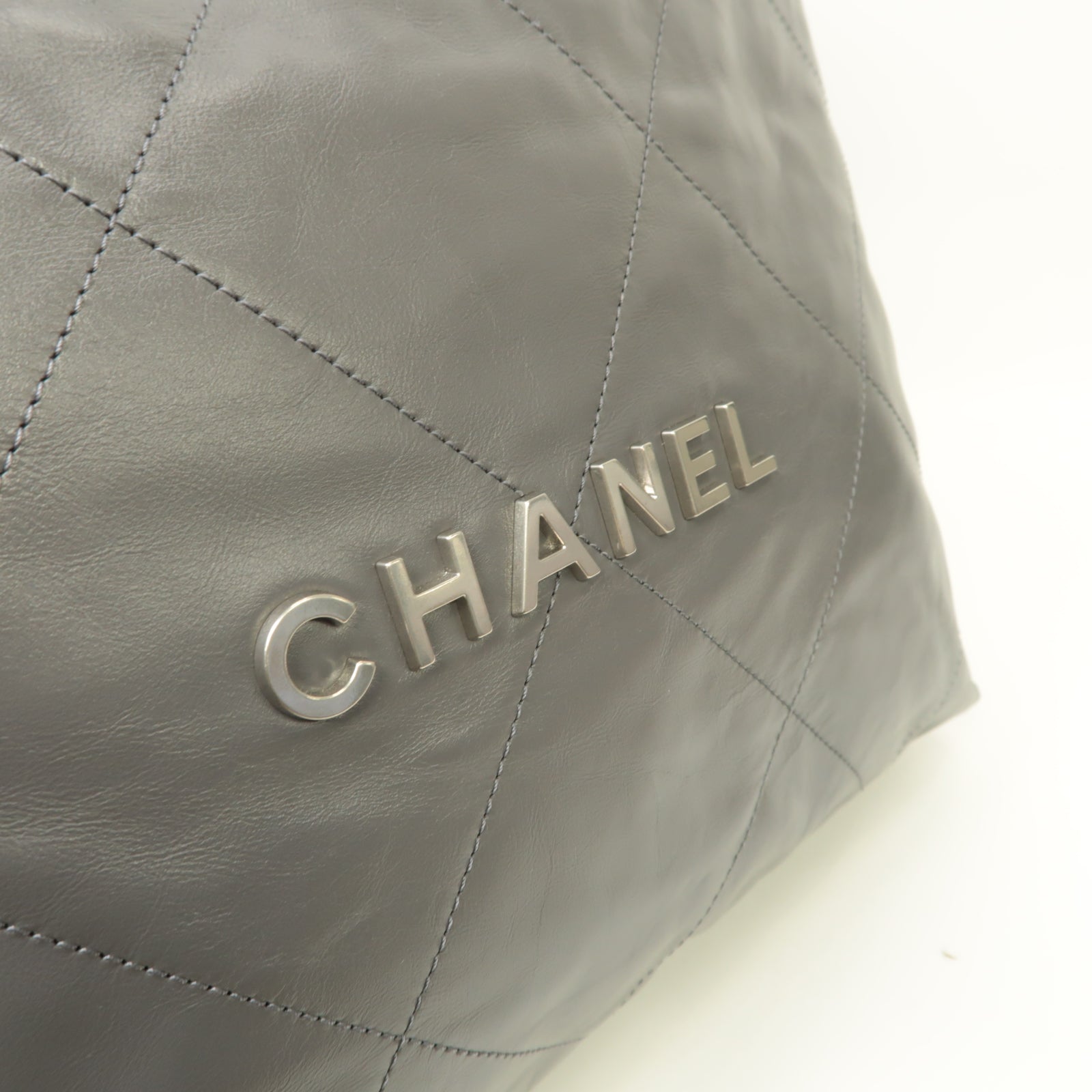 CHANEL 菱格牛皮皮革Chand 22銀扣鏈帶肩背袋灰色