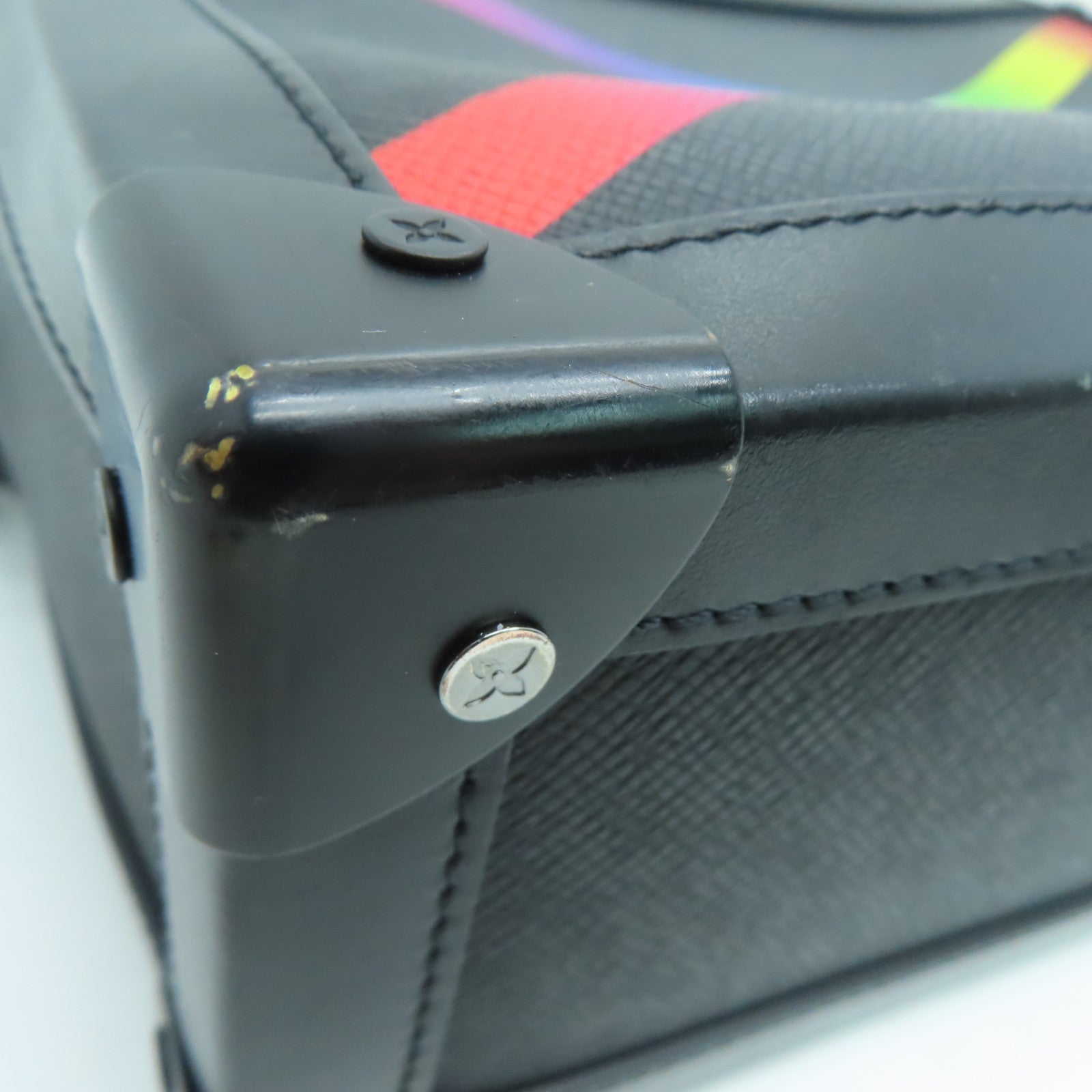 LOUIS VUITTON Taiga Soft Trunk肩背袋黑色