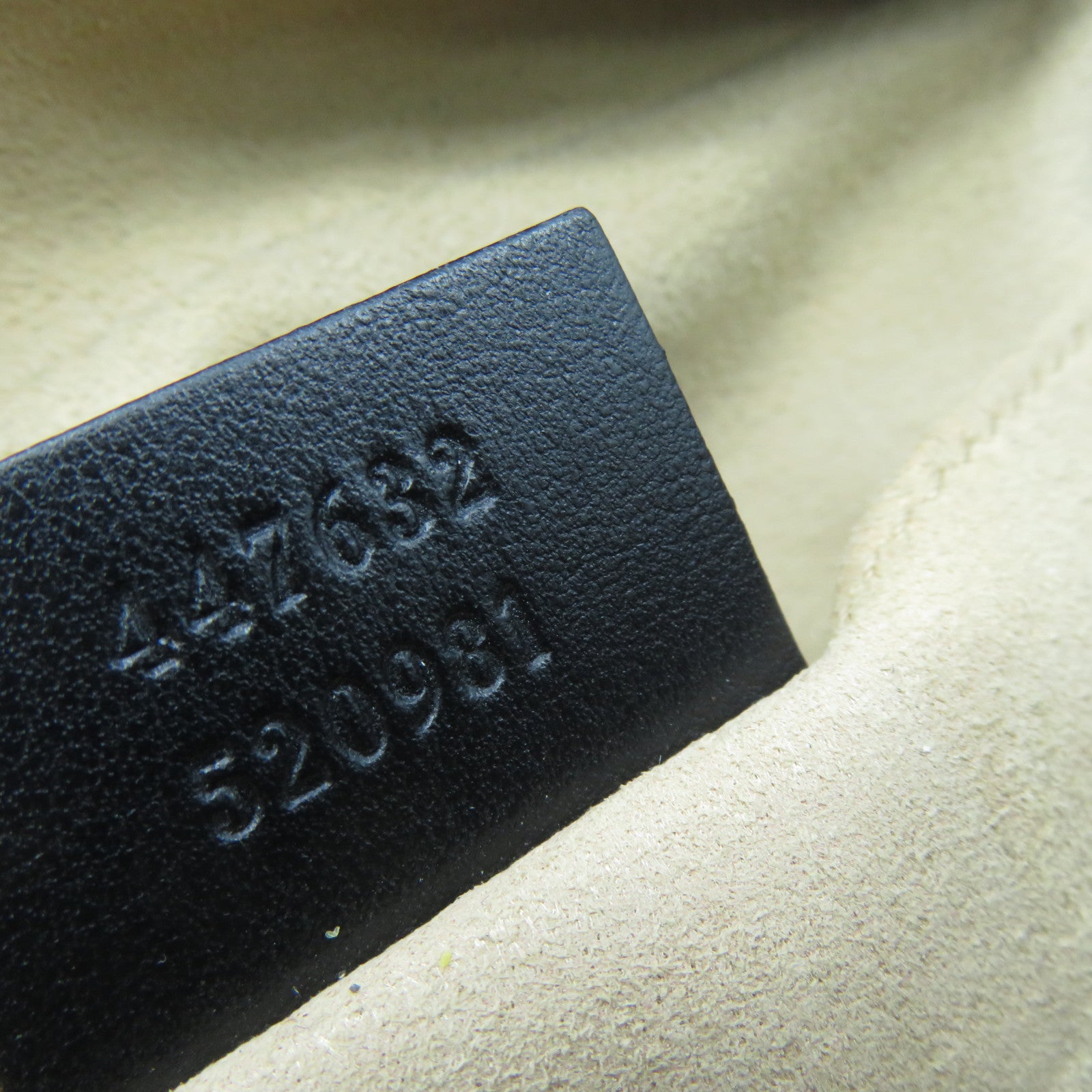 GUCCI 牛皮皮革GG Marmont金扣鏈帶肩背袋黑色