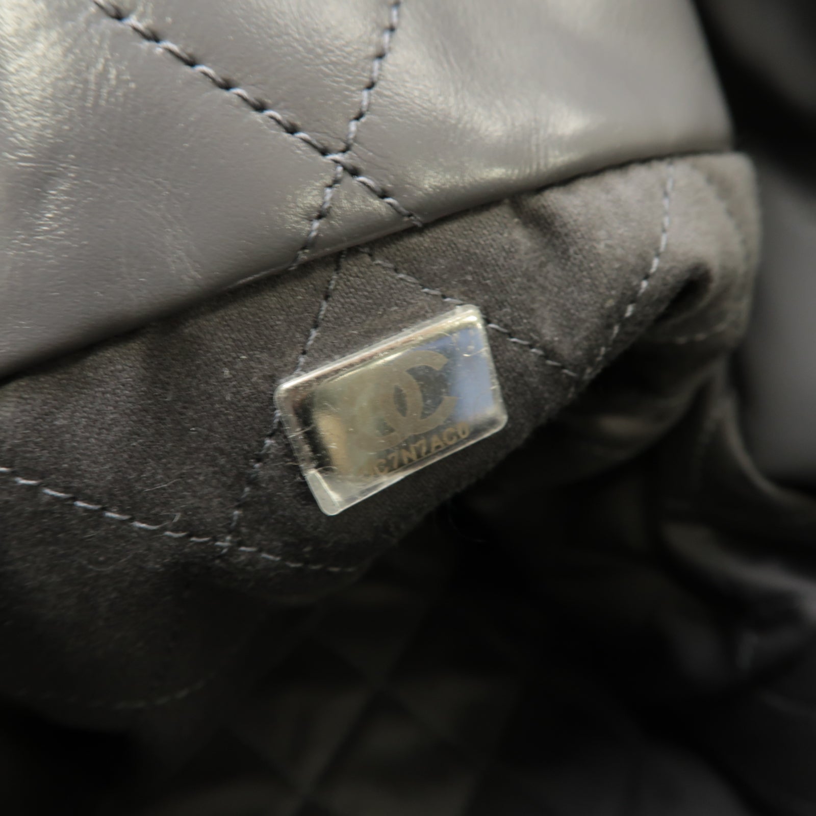 CHANEL 菱格牛皮皮革Chand 22銀扣鏈帶肩背袋灰色