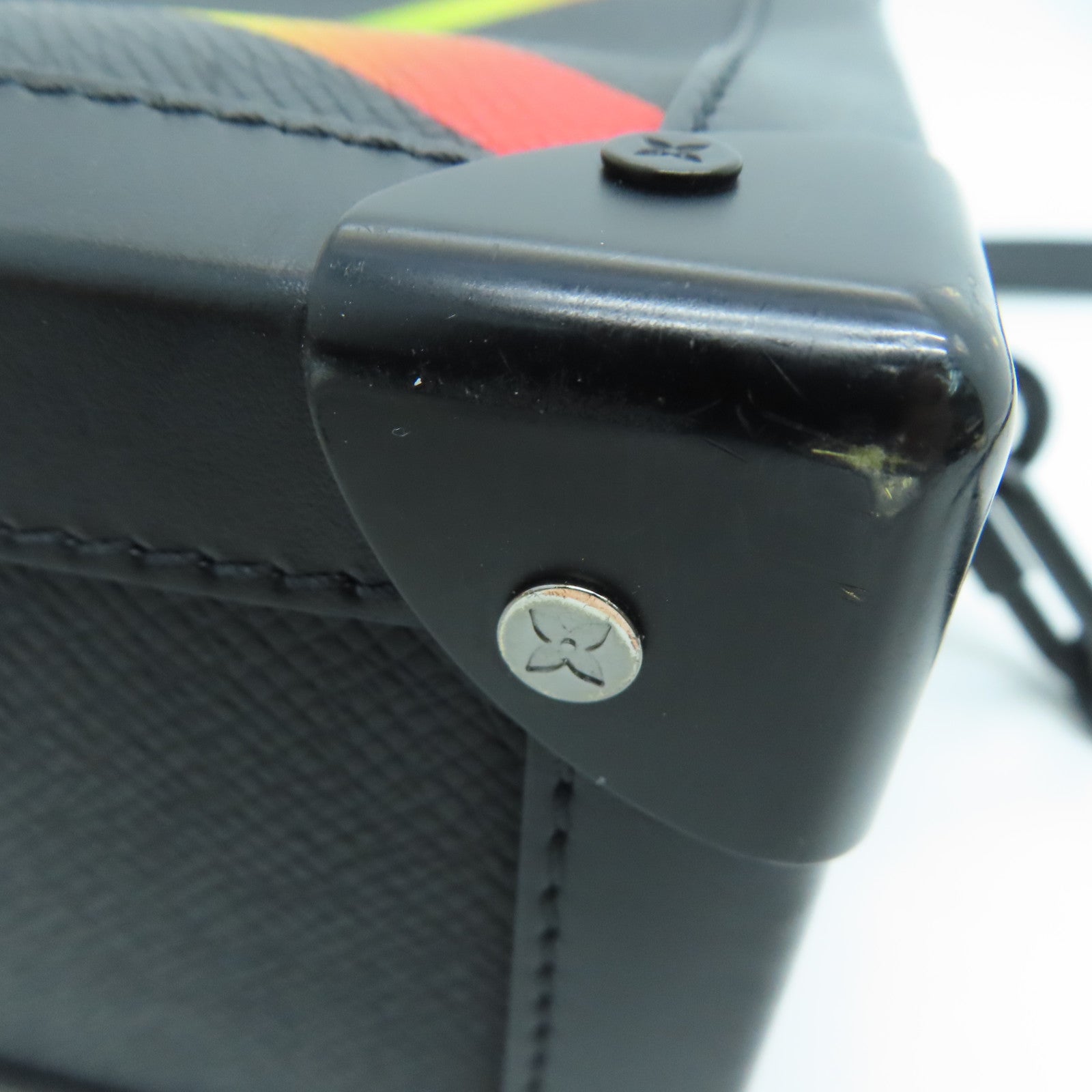 LOUIS VUITTON Taiga Soft Trunk肩背袋黑色