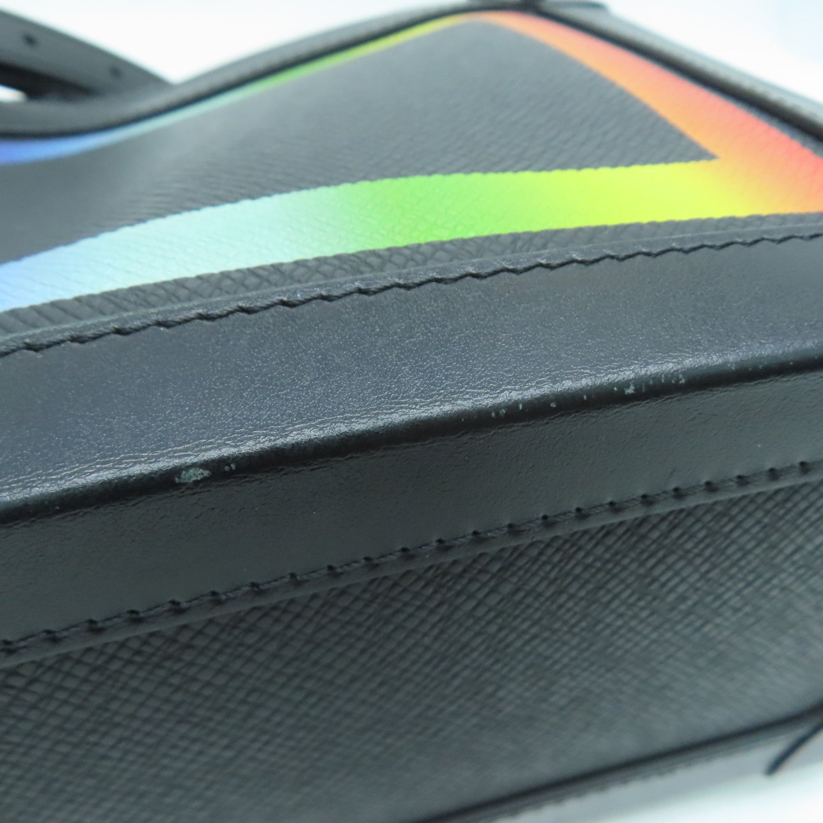 LOUIS VUITTON Taiga Soft Trunk肩背袋黑色