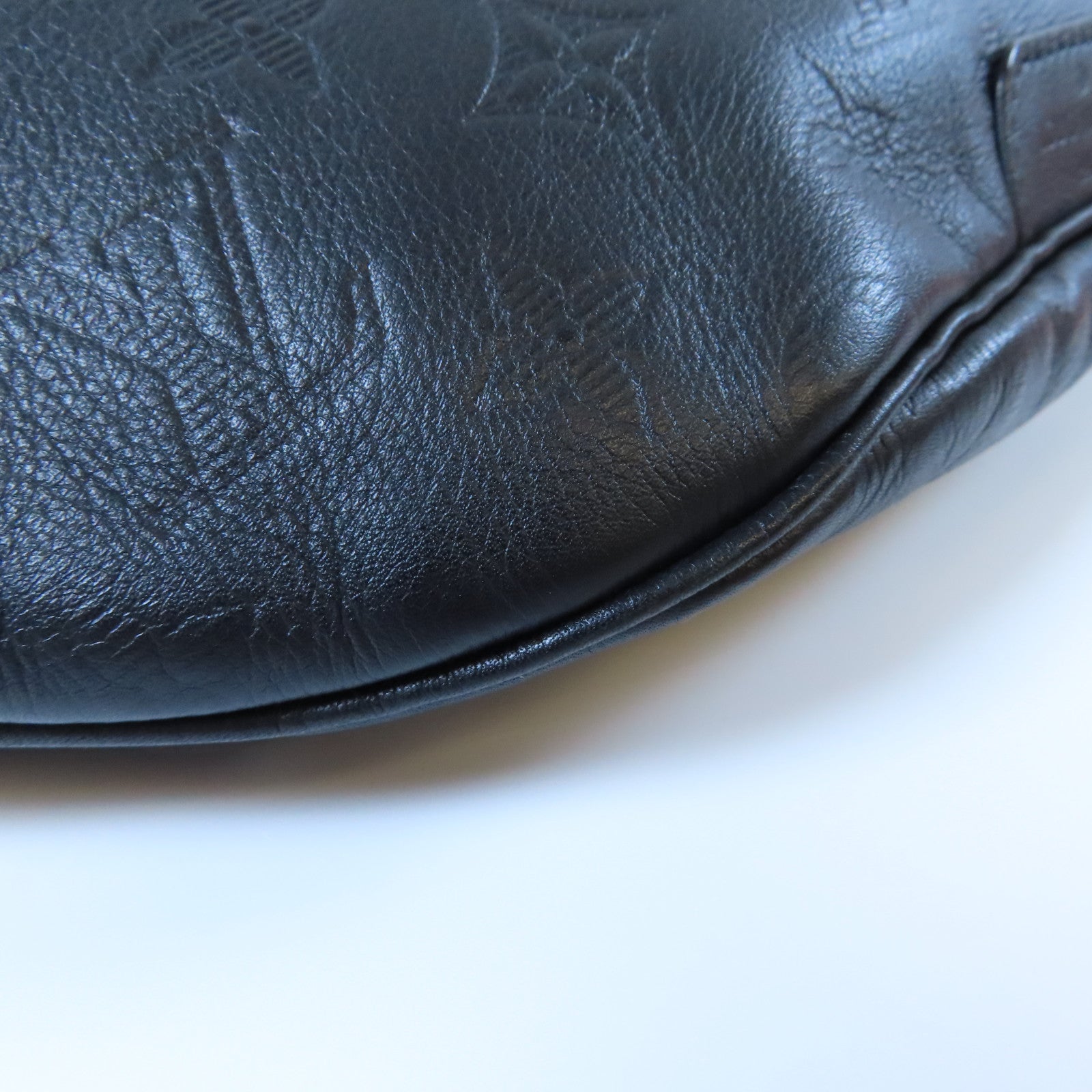 LOUIS VUITTON Monogram Shadow Discovery Bumbag腰包黑色