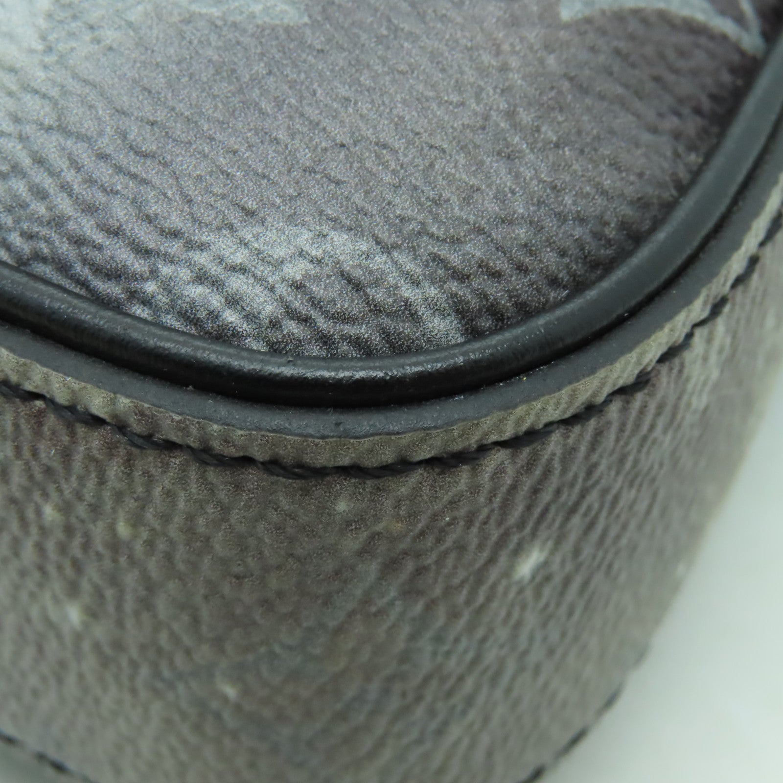 LOUIS VUITTON Monogram Galaxy Alpha Messenger肩背袋黑色/白色