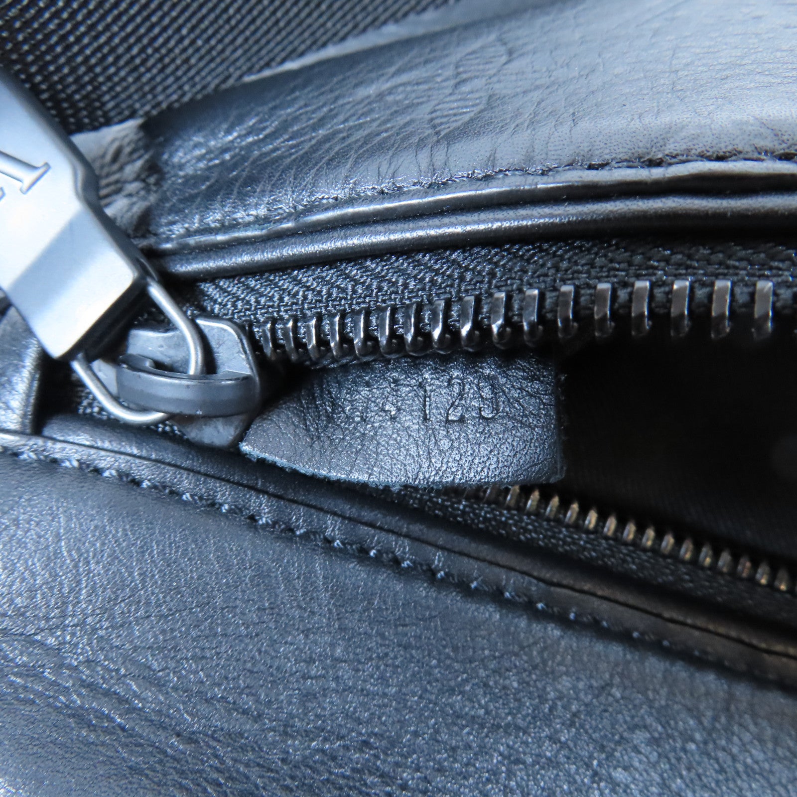 LOUIS VUITTON Monogram Shadow Discovery Bumbag腰包黑色