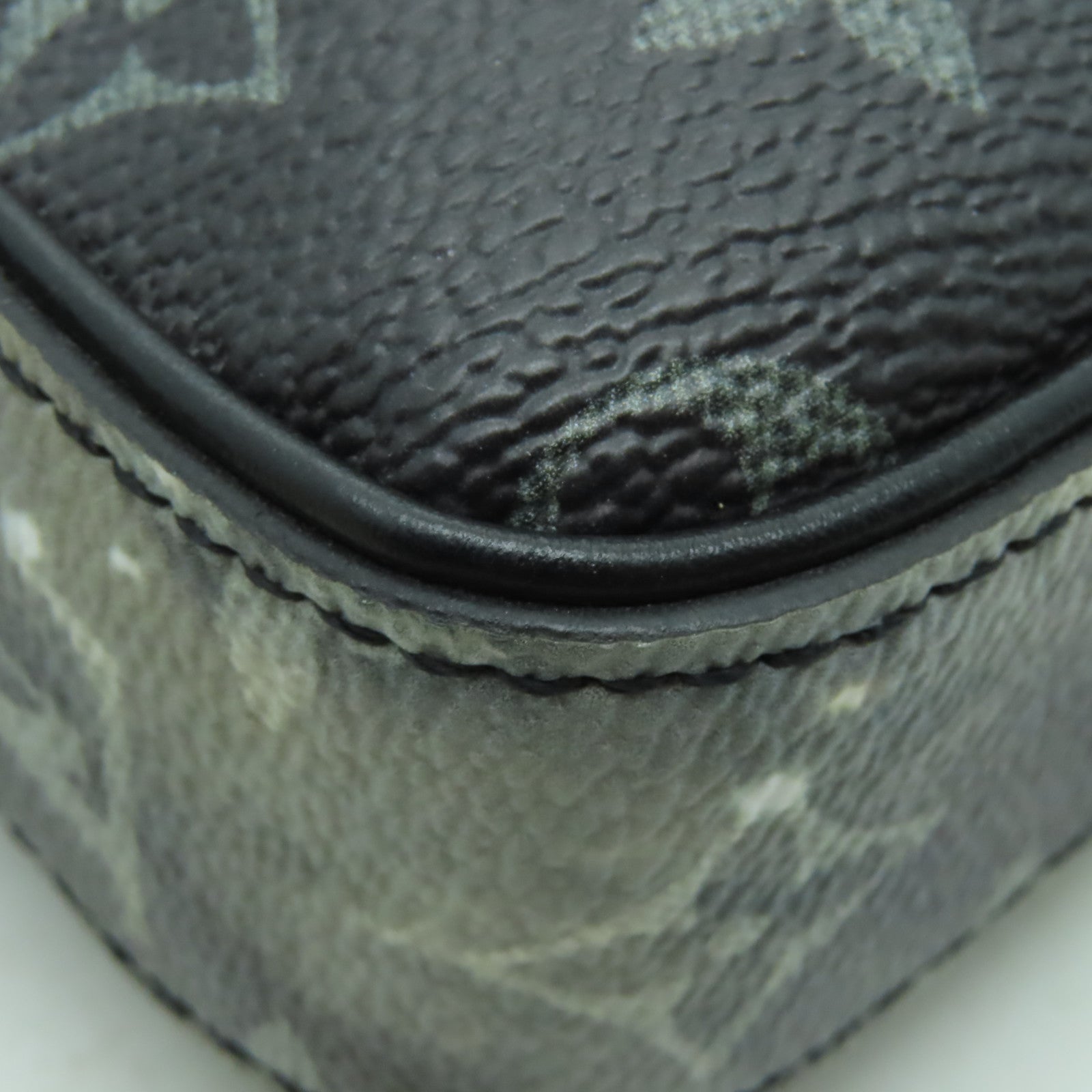 LOUIS VUITTON Monogram Galaxy Alpha Messenger肩背袋黑色/白色