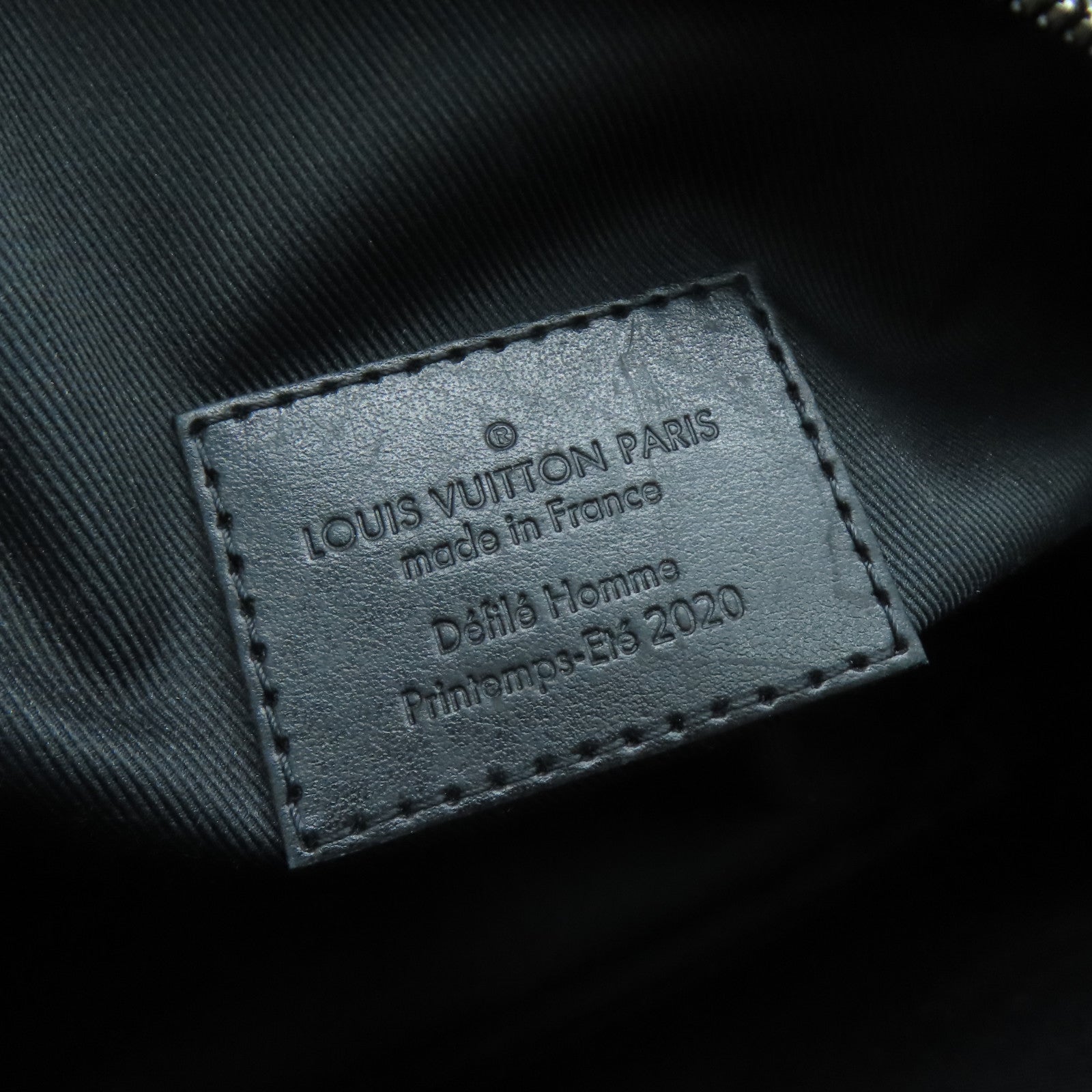 LOUIS VUITTON Taiga Soft Trunk肩背袋黑色