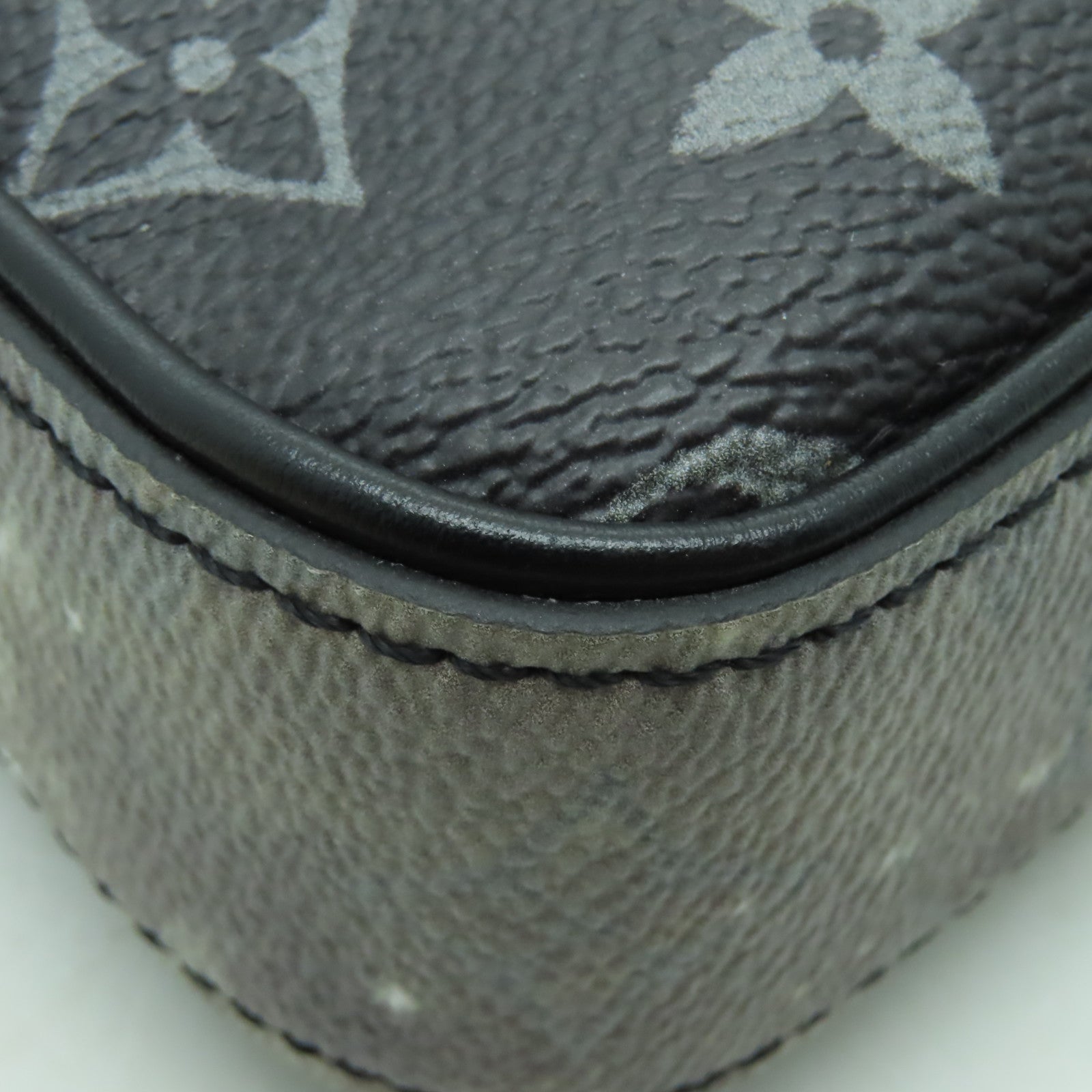 LOUIS VUITTON Monogram Galaxy Alpha Messenger肩背袋黑色/白色