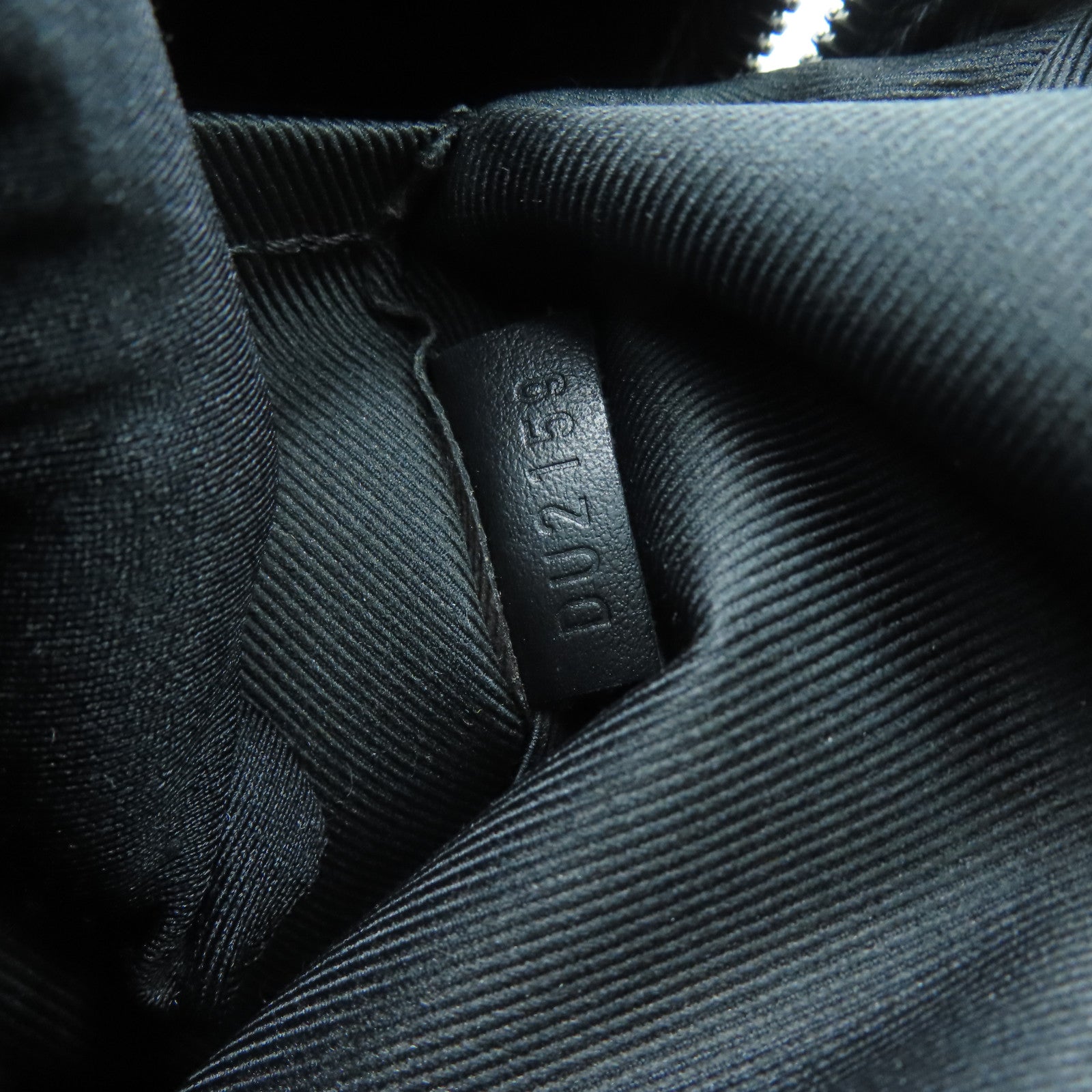 LOUIS VUITTON Taiga Soft Trunk肩背袋黑色
