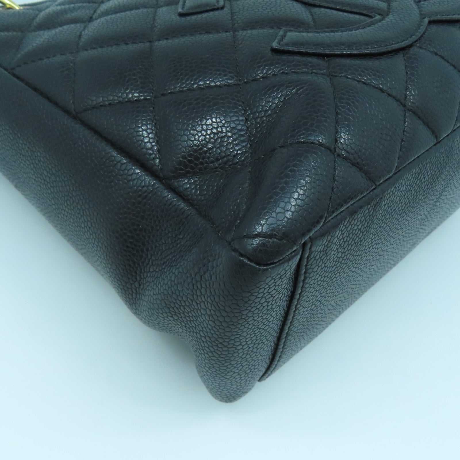 CHANEL 菱格Caviar皮革Chain Shoulder金扣鏈帶肩背袋黑色